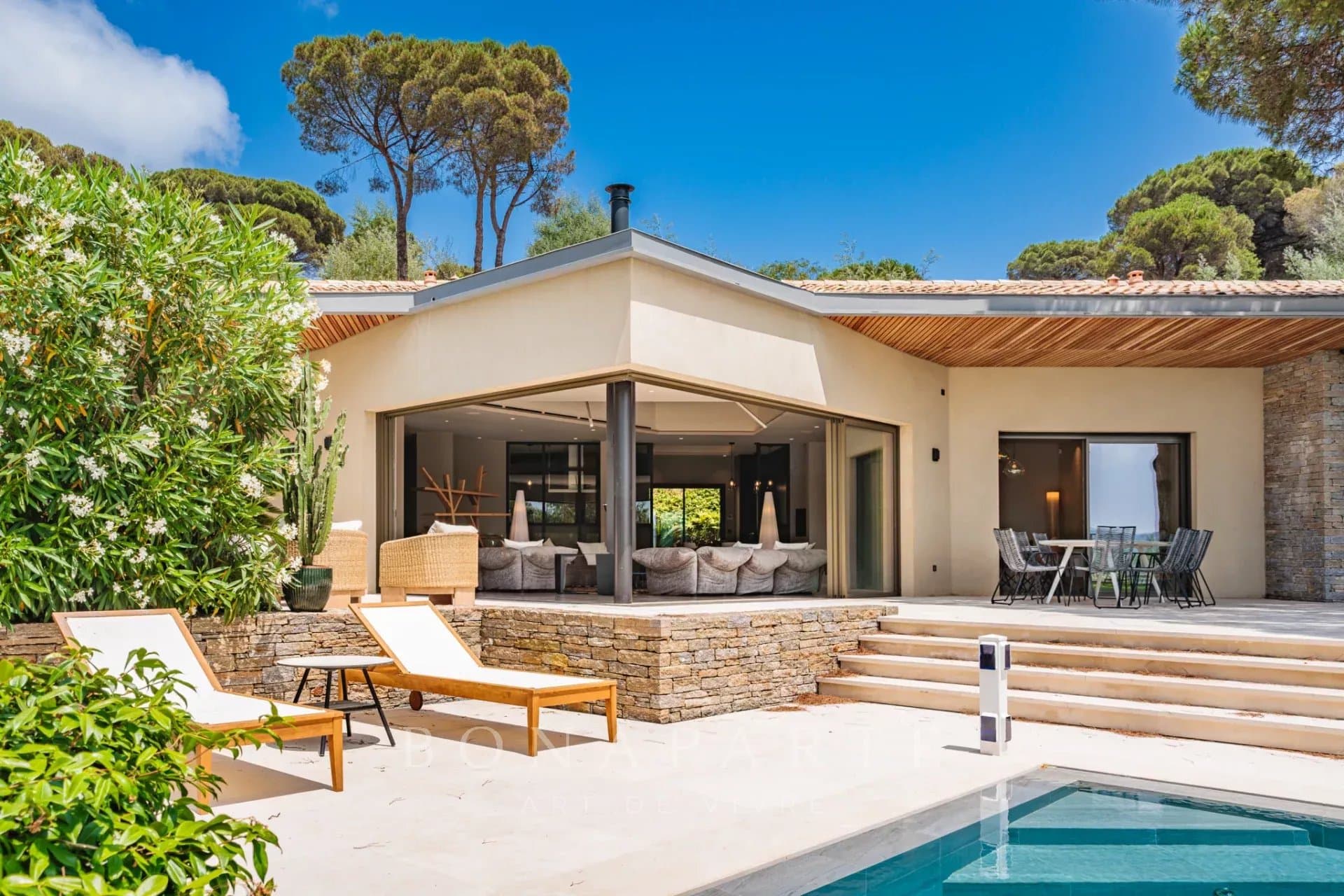 Villa contemporaine de prestige – Ramatuelle, proche plages de Pampelonne