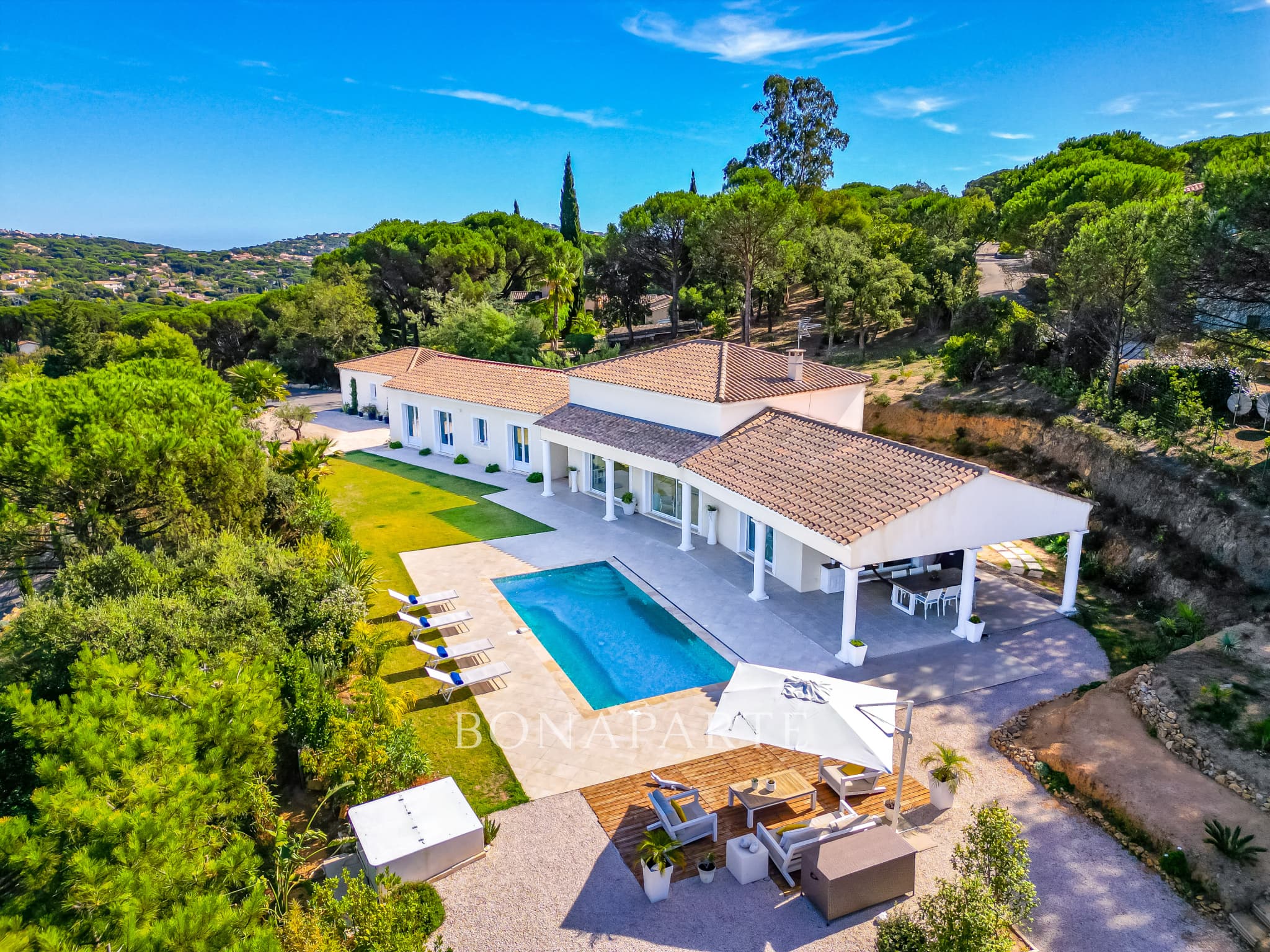 Villa d'architecte de plain-pied avec vue panoramique