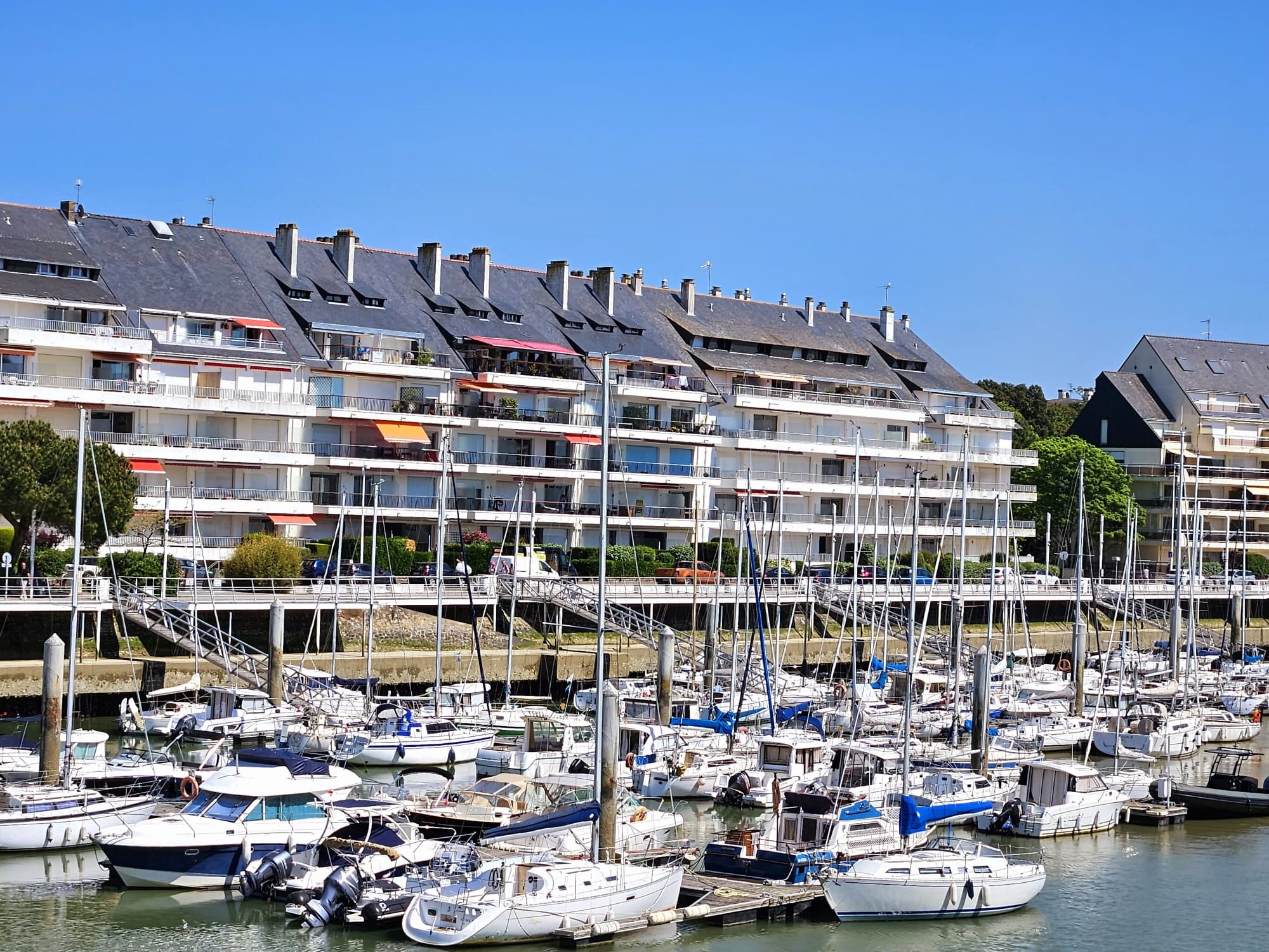 A 400M DE LA PLAGE/ VUE PORT/ TRIPLEX 4 CHAMBRES/ TERRASSE/