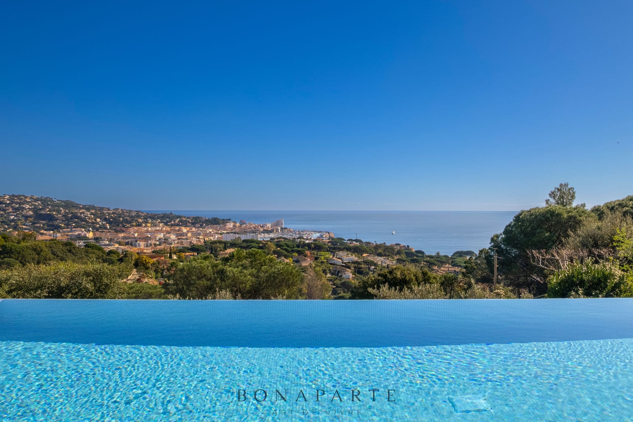 Sublime villa neuve avec vue mer panoramique à Sainte Maxime