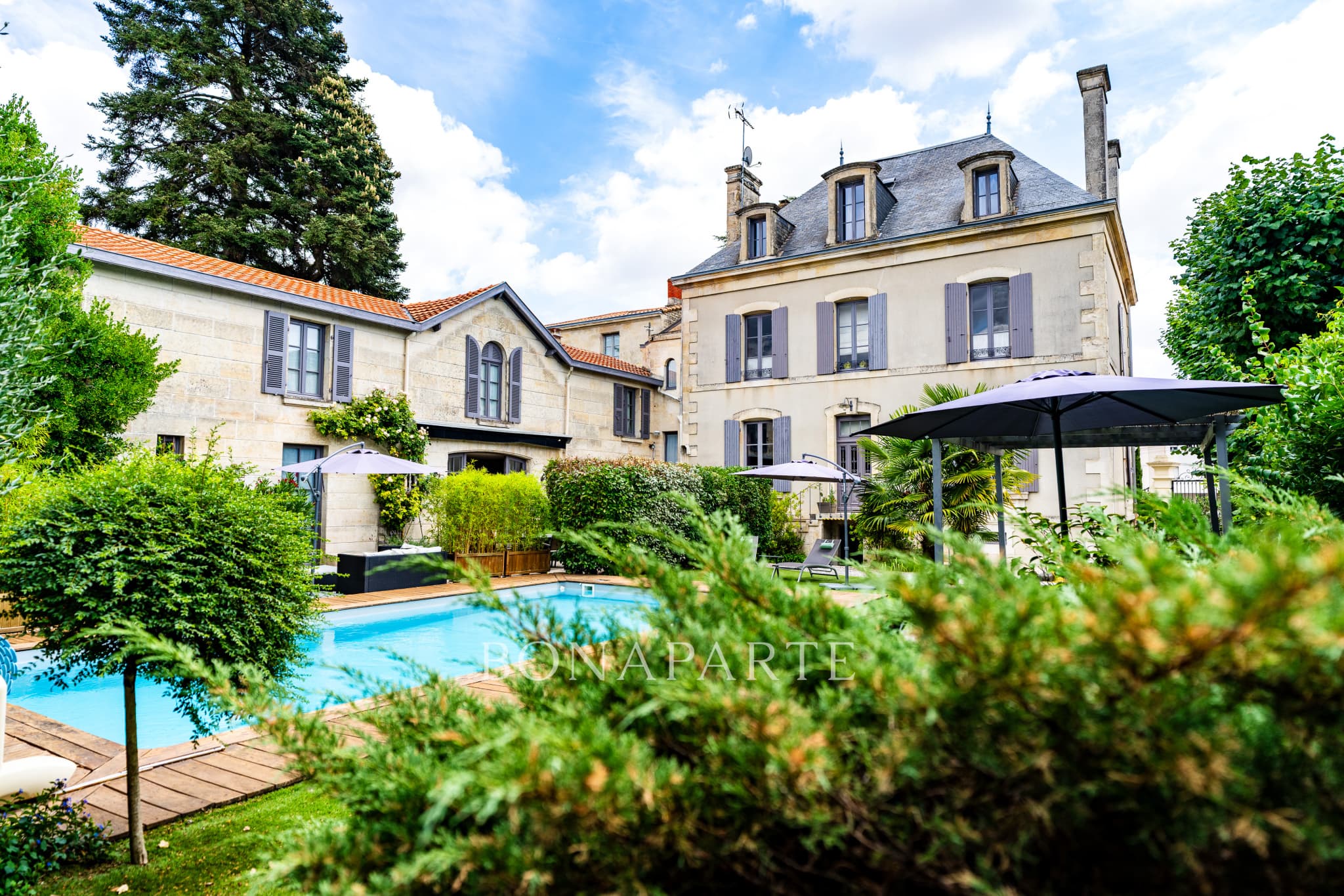 Demeure bourgeoise élégante et conviviale en coeur de ville