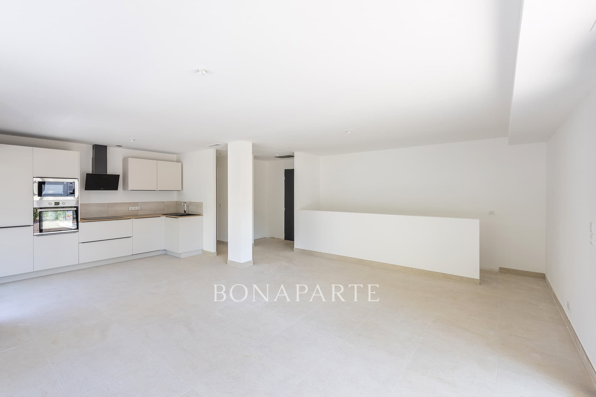 SPACIEUX DUPLEX + TERRASSE + JARDIN + GARAGE + PARKING