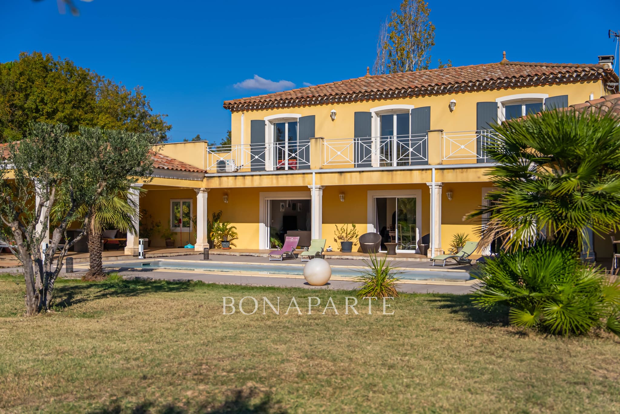 Propriété familiale unique dans un cadre calme et verdoyant