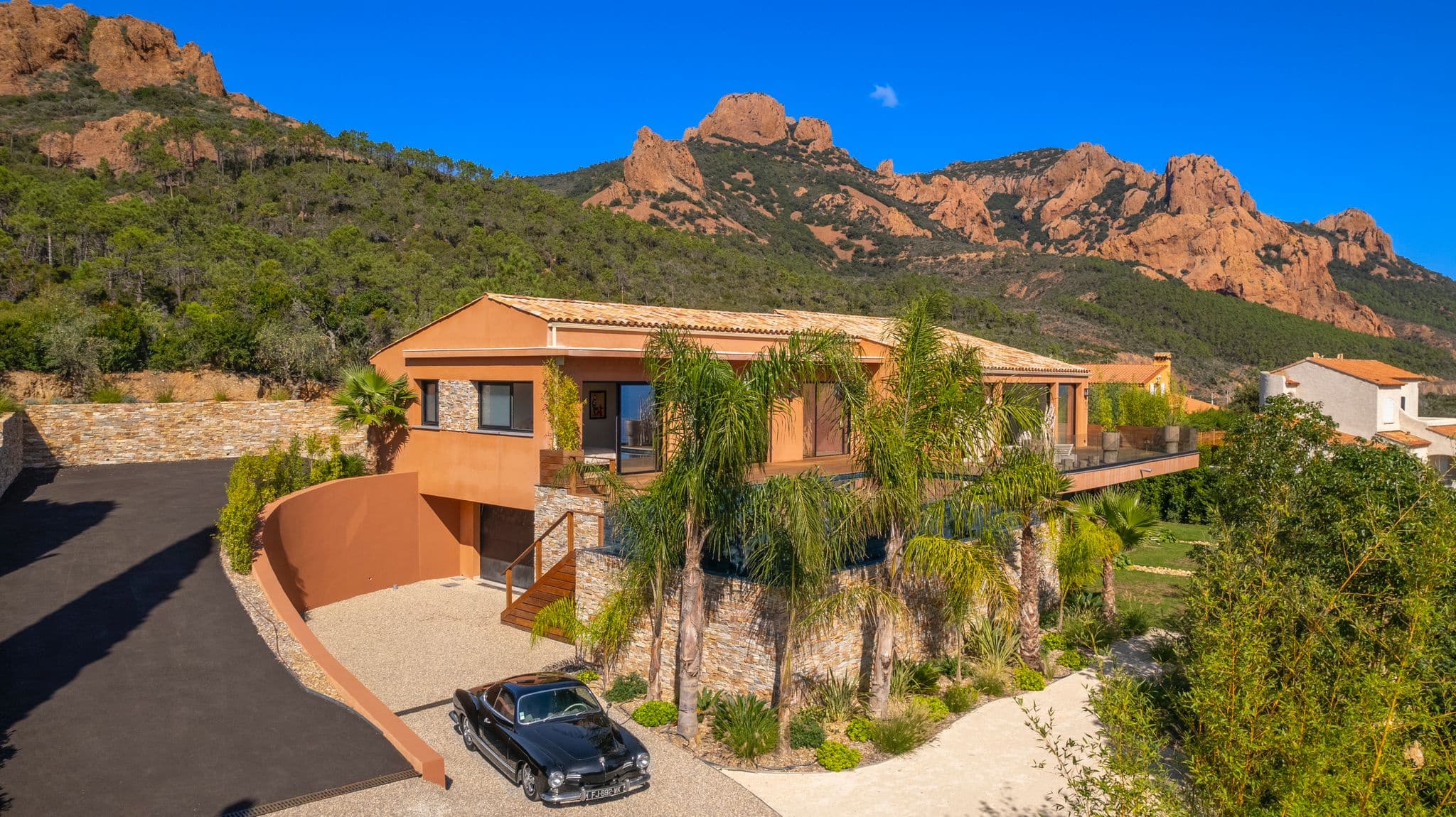 Superbe villa neuve contemporaine, à la vue mer panoramique