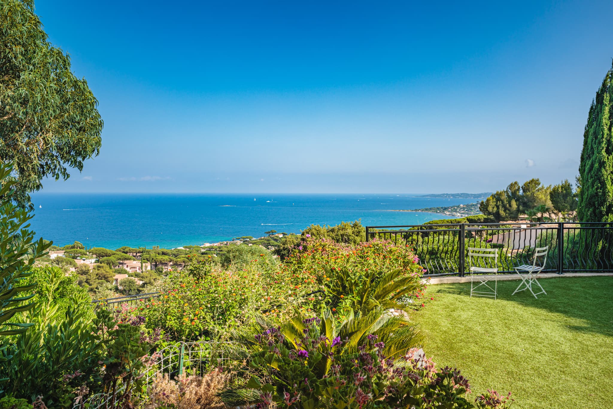 Villa with panoramic sea view and great potential for extens