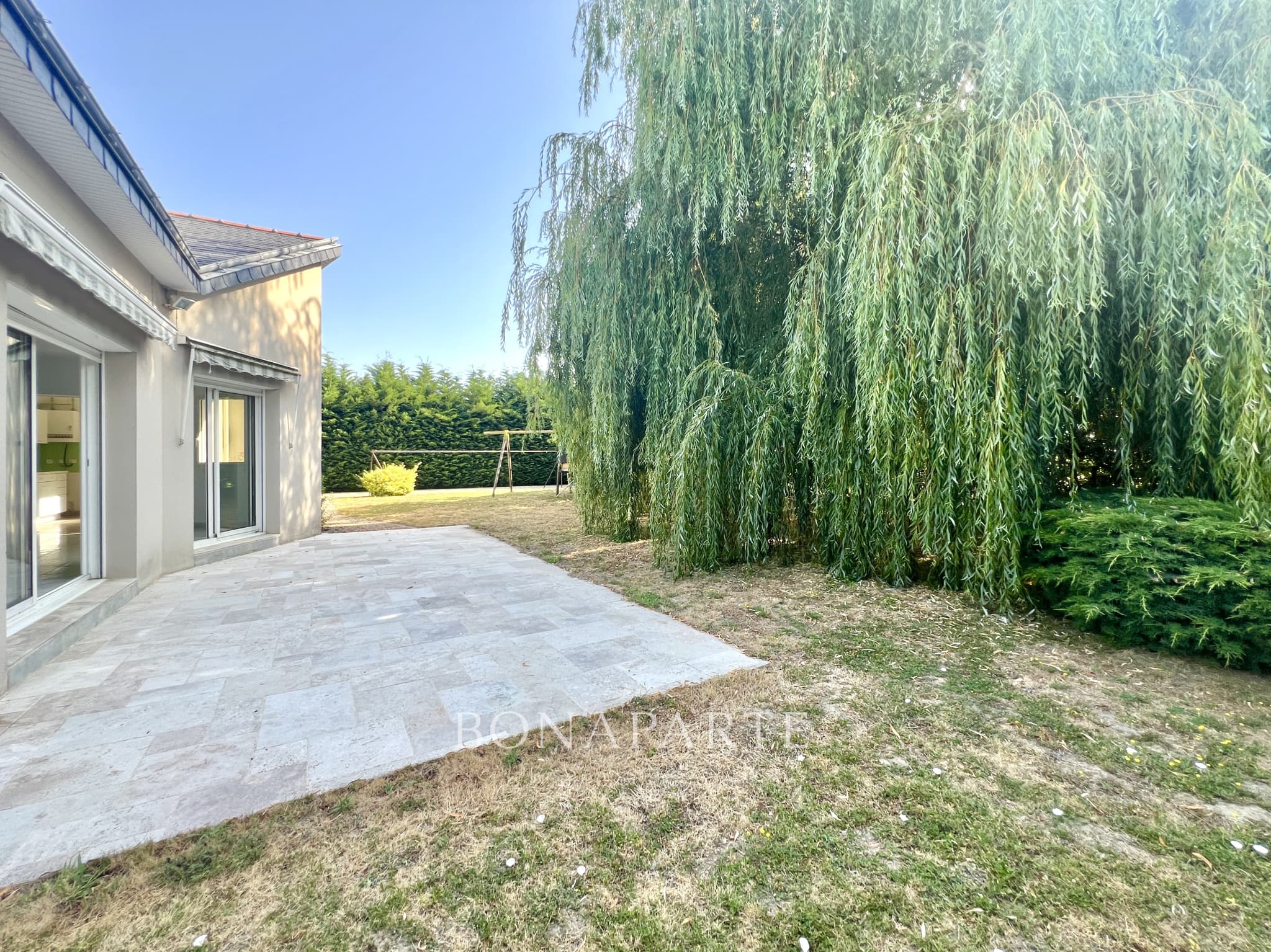  Family home   Single-story living   5 minutes from Saumur