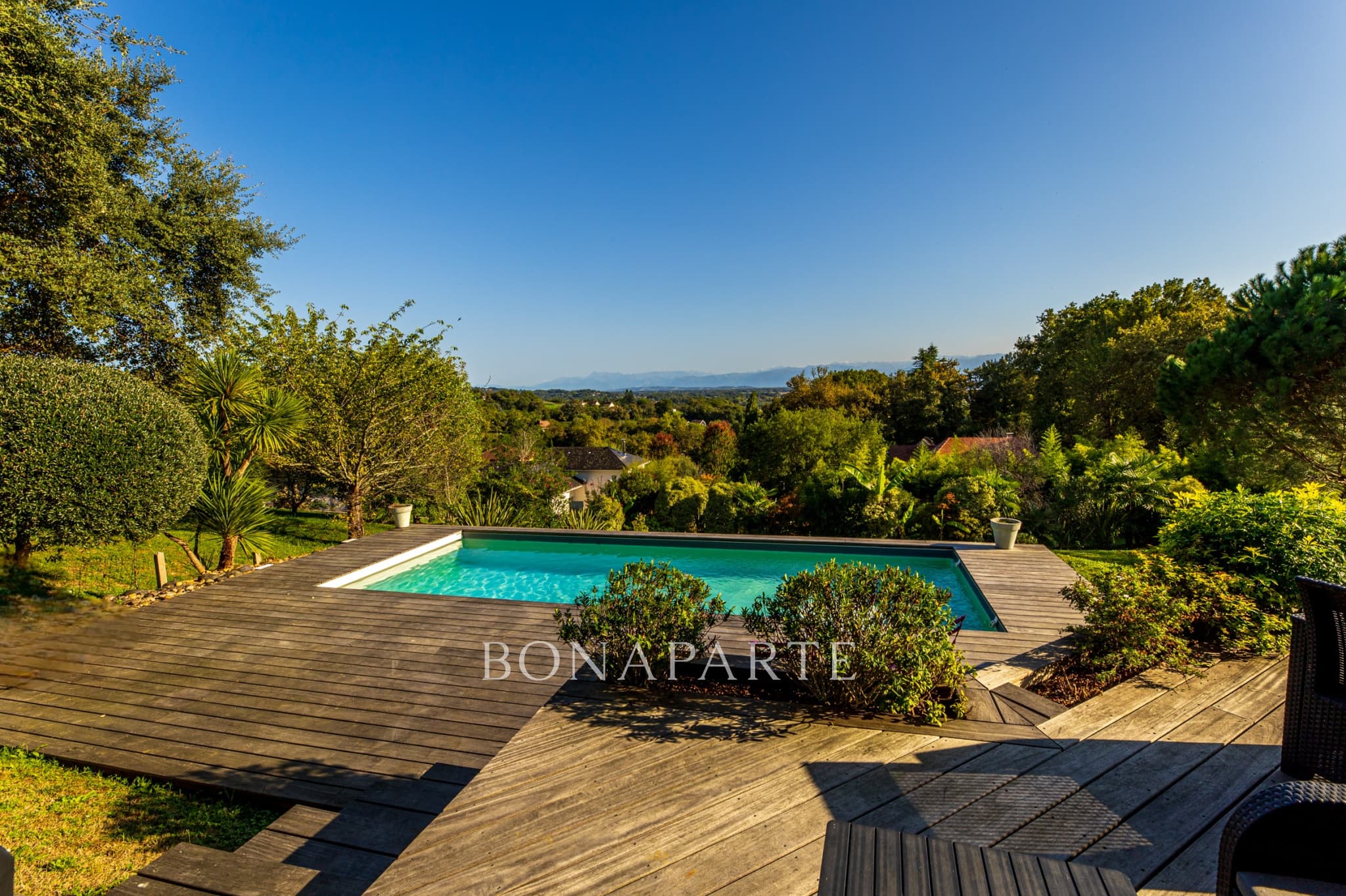 SERRES-CASTET   166m2 architect-designed house, light and pa