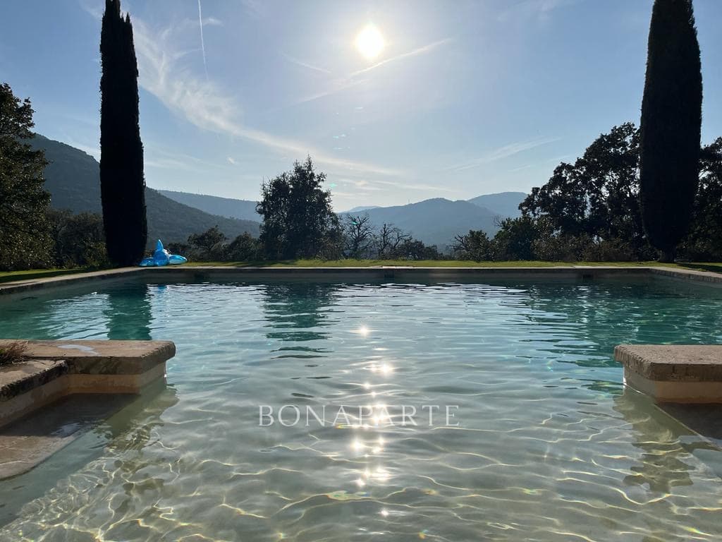 Charming property located in Plan de la Tour, in a 2ha park,