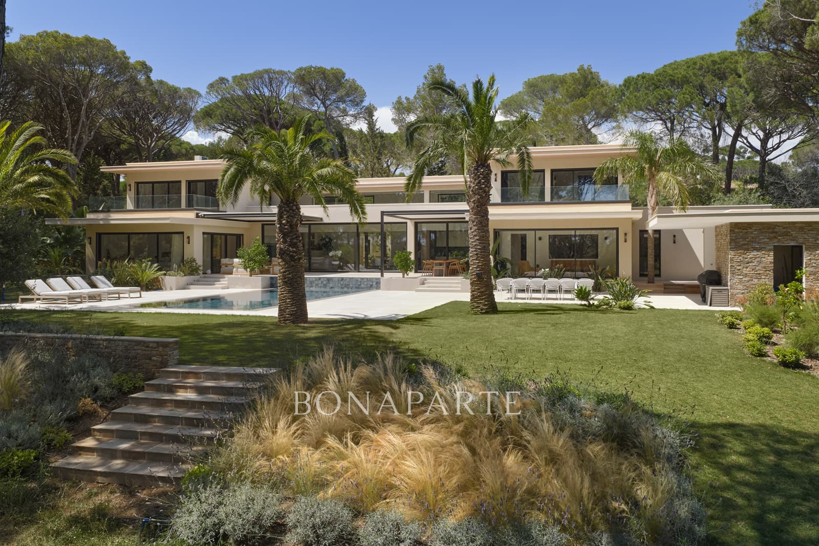 CO-EXCLUSIVITE : Villa ultra contemporaine d'environ 400m2 h