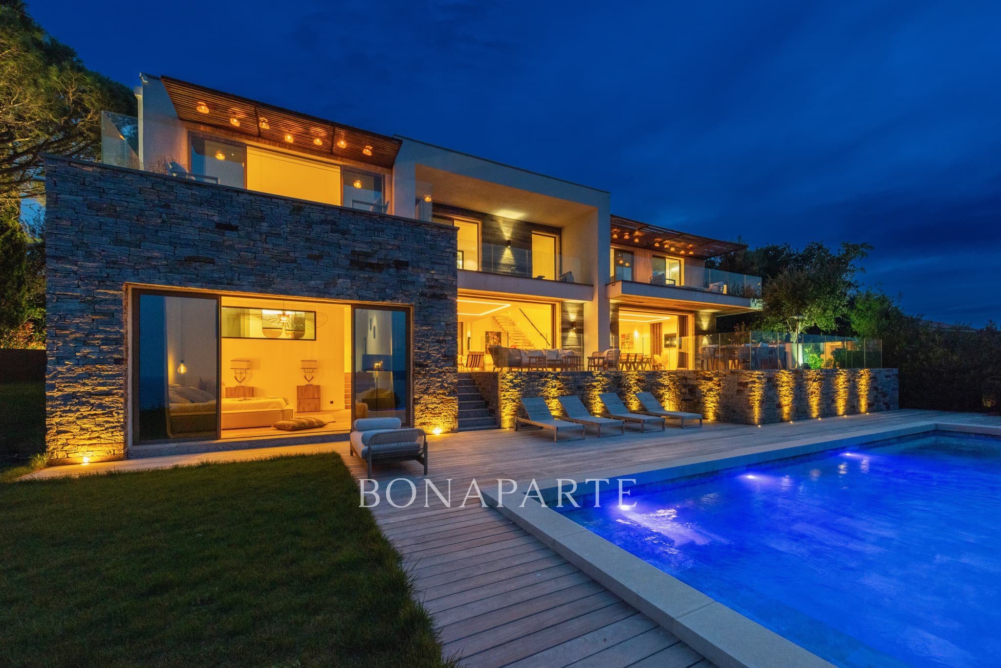 Contemporary villa with panoramic sea view