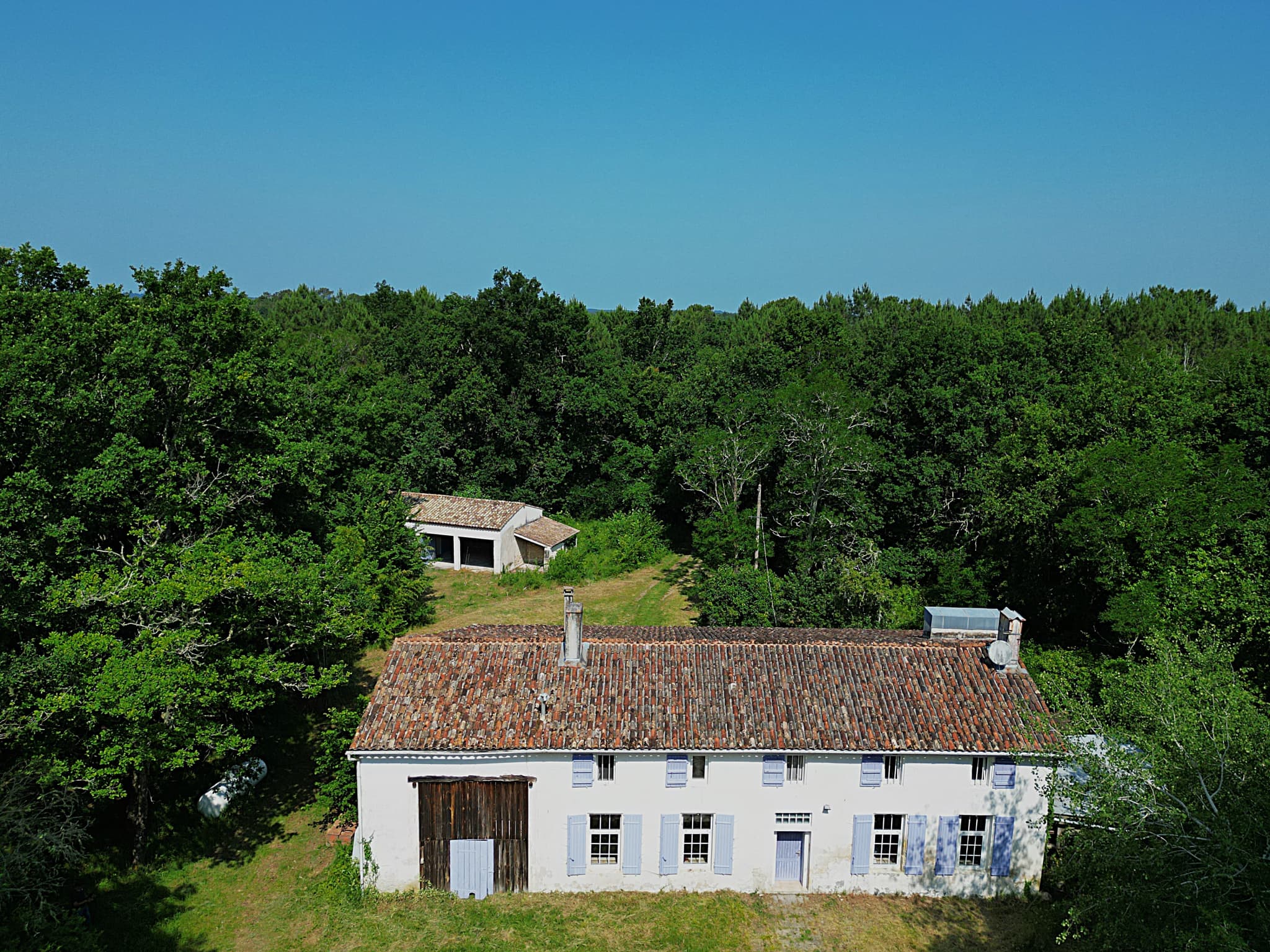 4 acre charming isolated stone property of 325 m2 with 77 m2