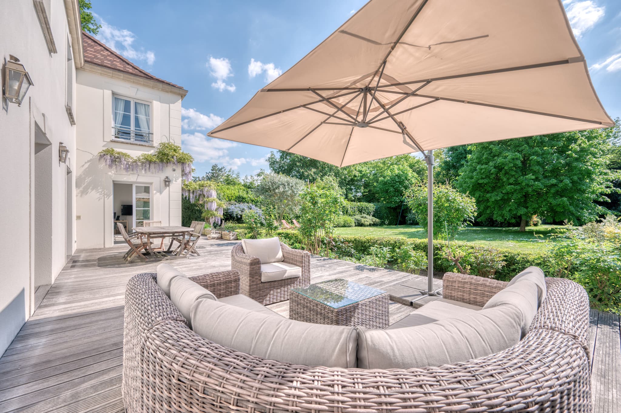 À deux pas des golfs   Maison contemporaine de prestige avec