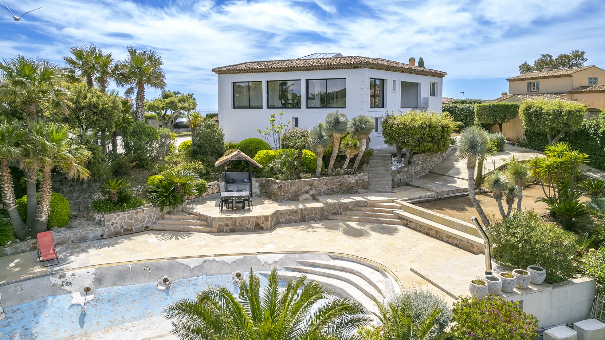 NEW: Architect-designed villa with sea view, approximately 5