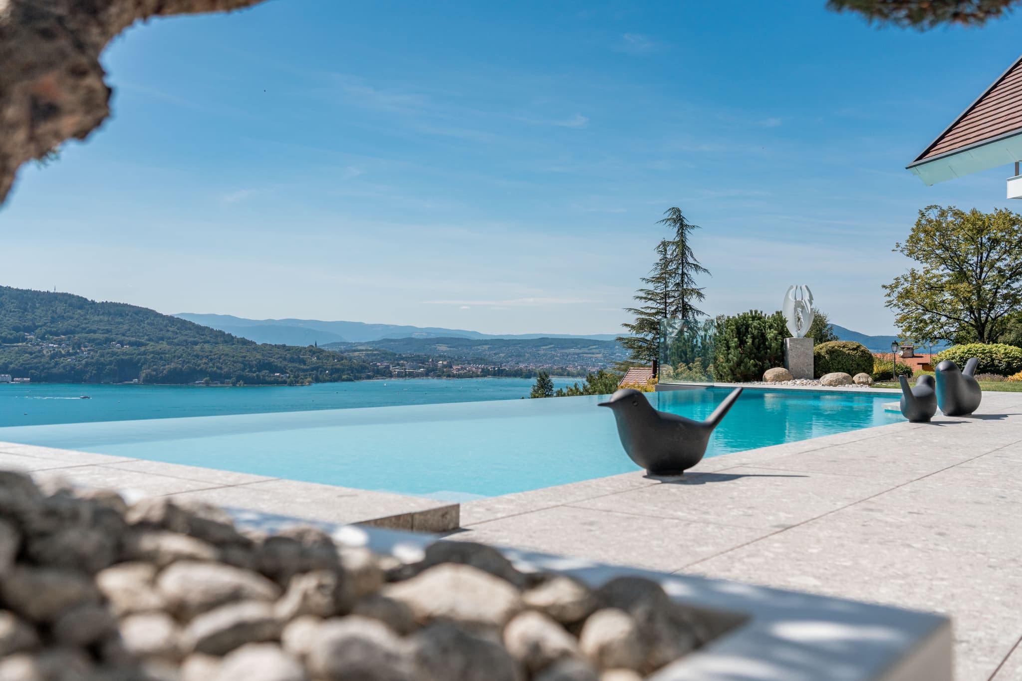 Villa d'architecte avec vue panoramique sur le lac d'Annecy