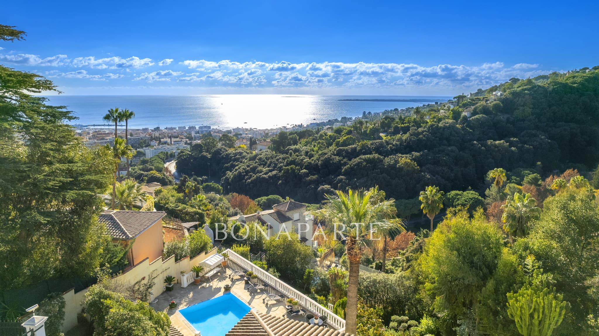 NOUVEAUTÉ GOLF JUAN JOLIE VILLA SURPLOMBANT LES ILES DE LÉRI