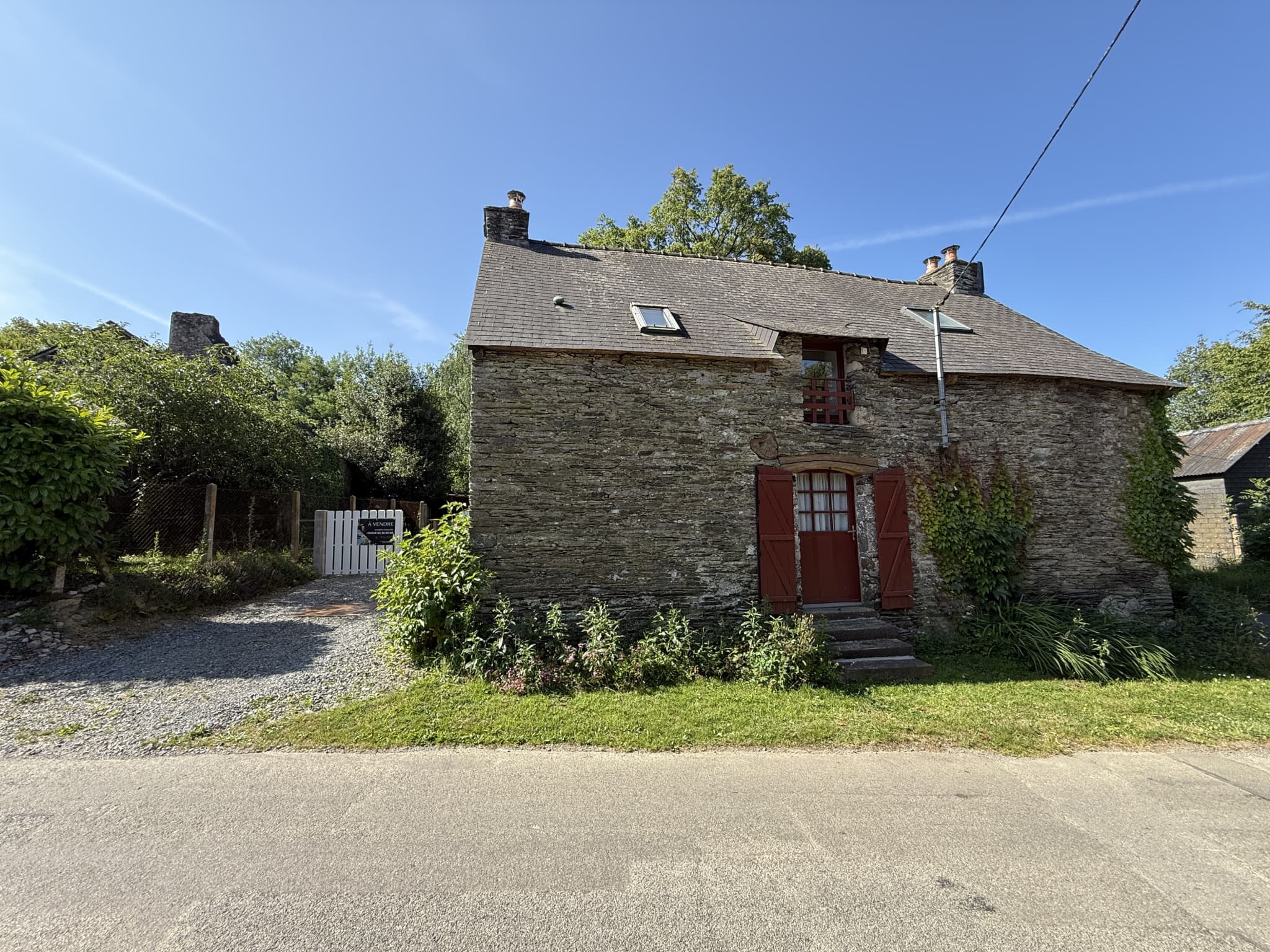 Maison en pierre 85 m2   4 pièces   Terrain clos de 405 m2