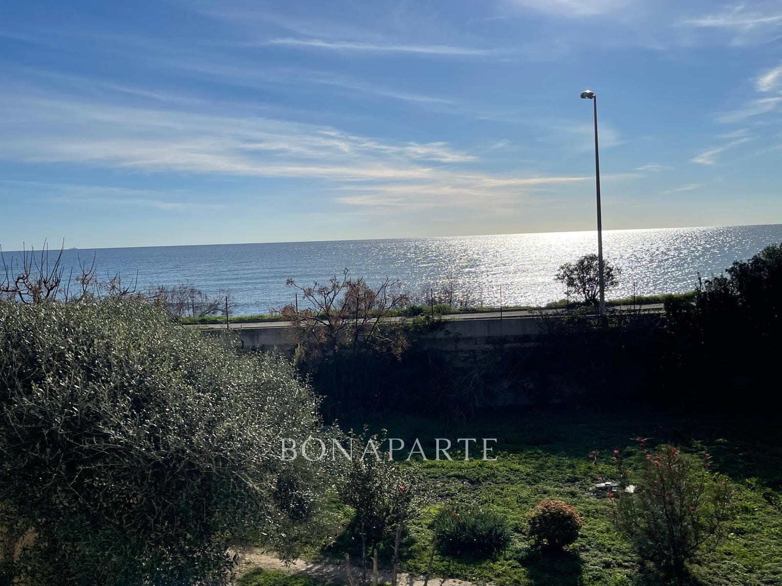 Recent villa with swimming pool and tennis court 50 m from t