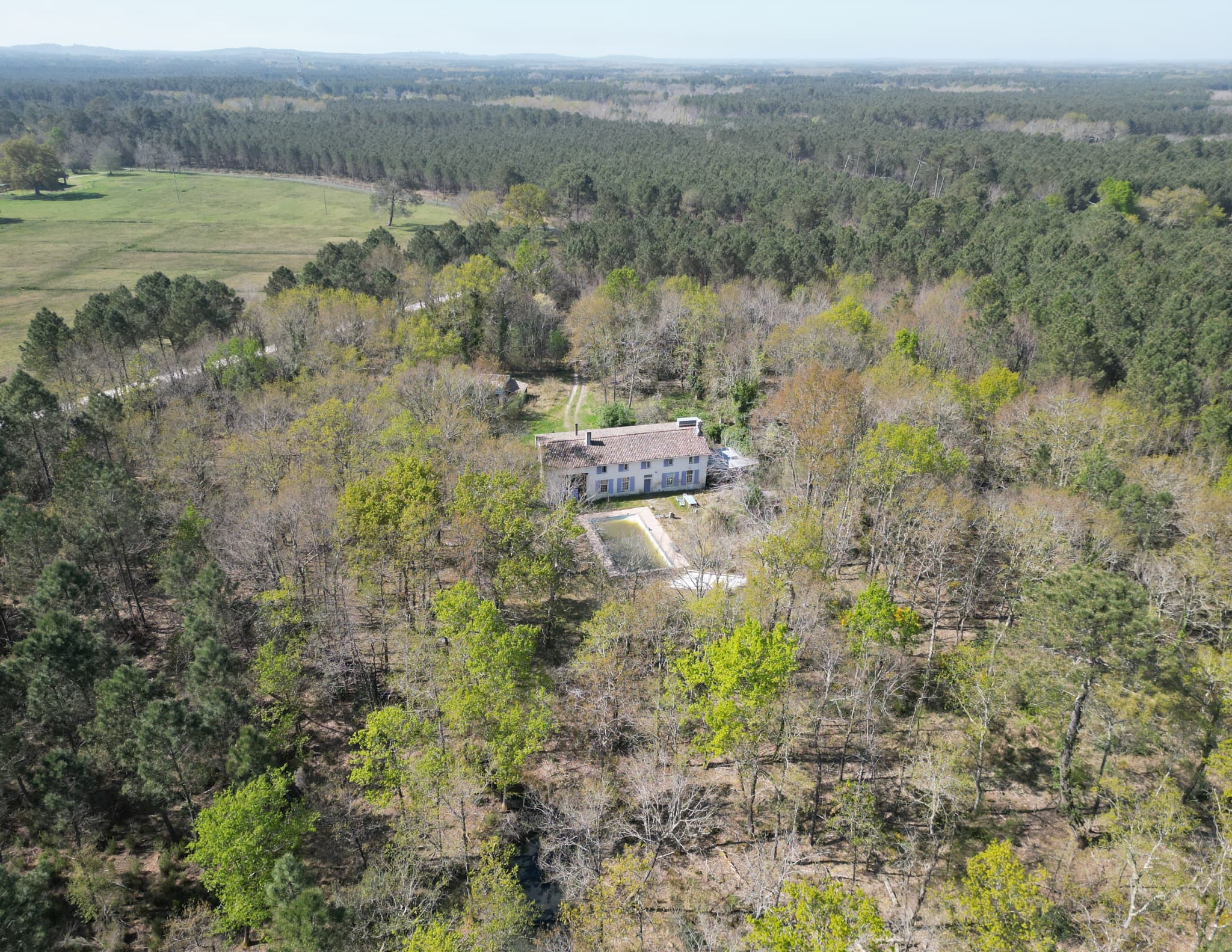 Sur 1,5 hectare, propriété de charme en pierre de 325 m2 ave