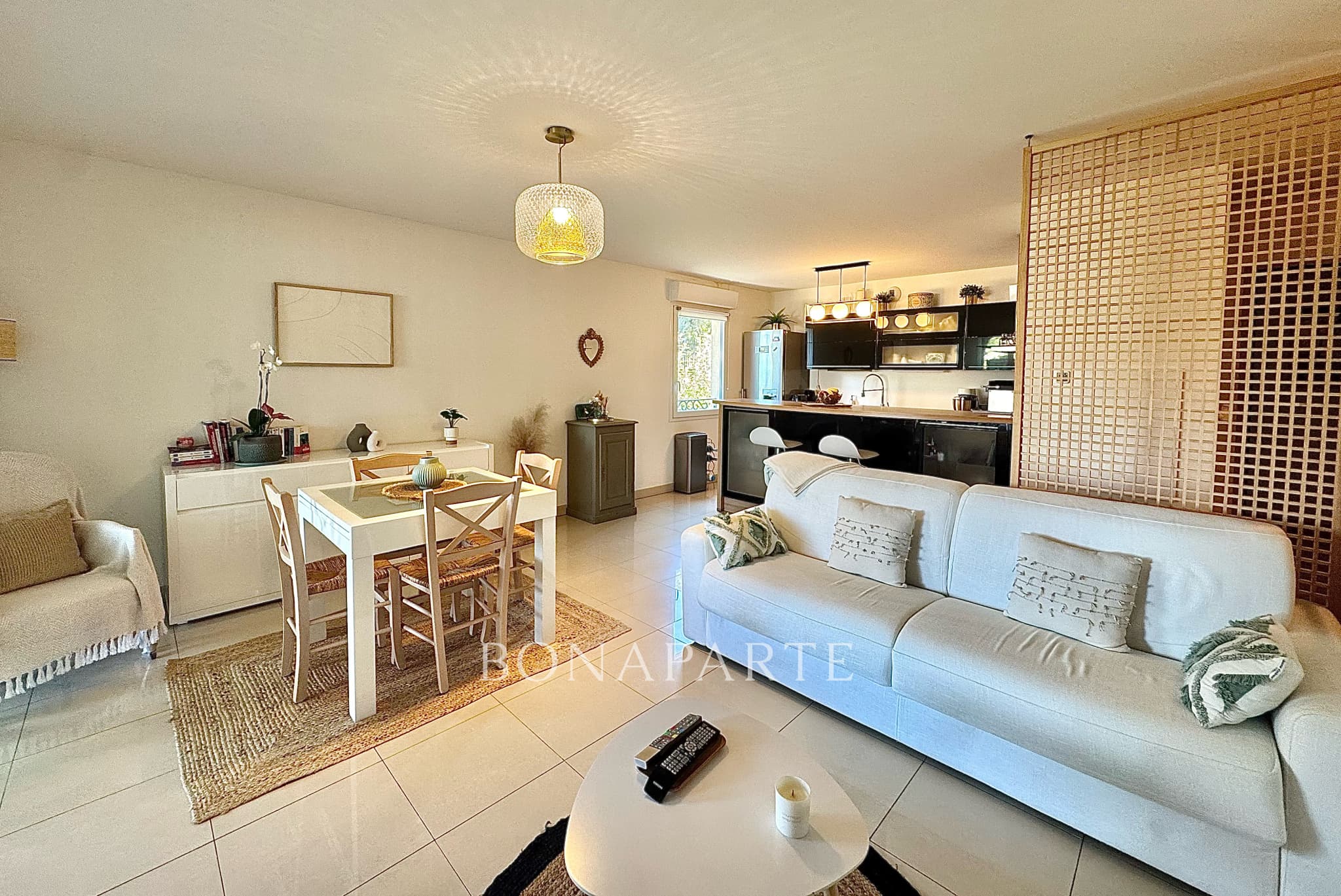 NEW LE DRAMONT SPACIOUS 2 BEDROOM APARTMENT WITH GARAGE IN A