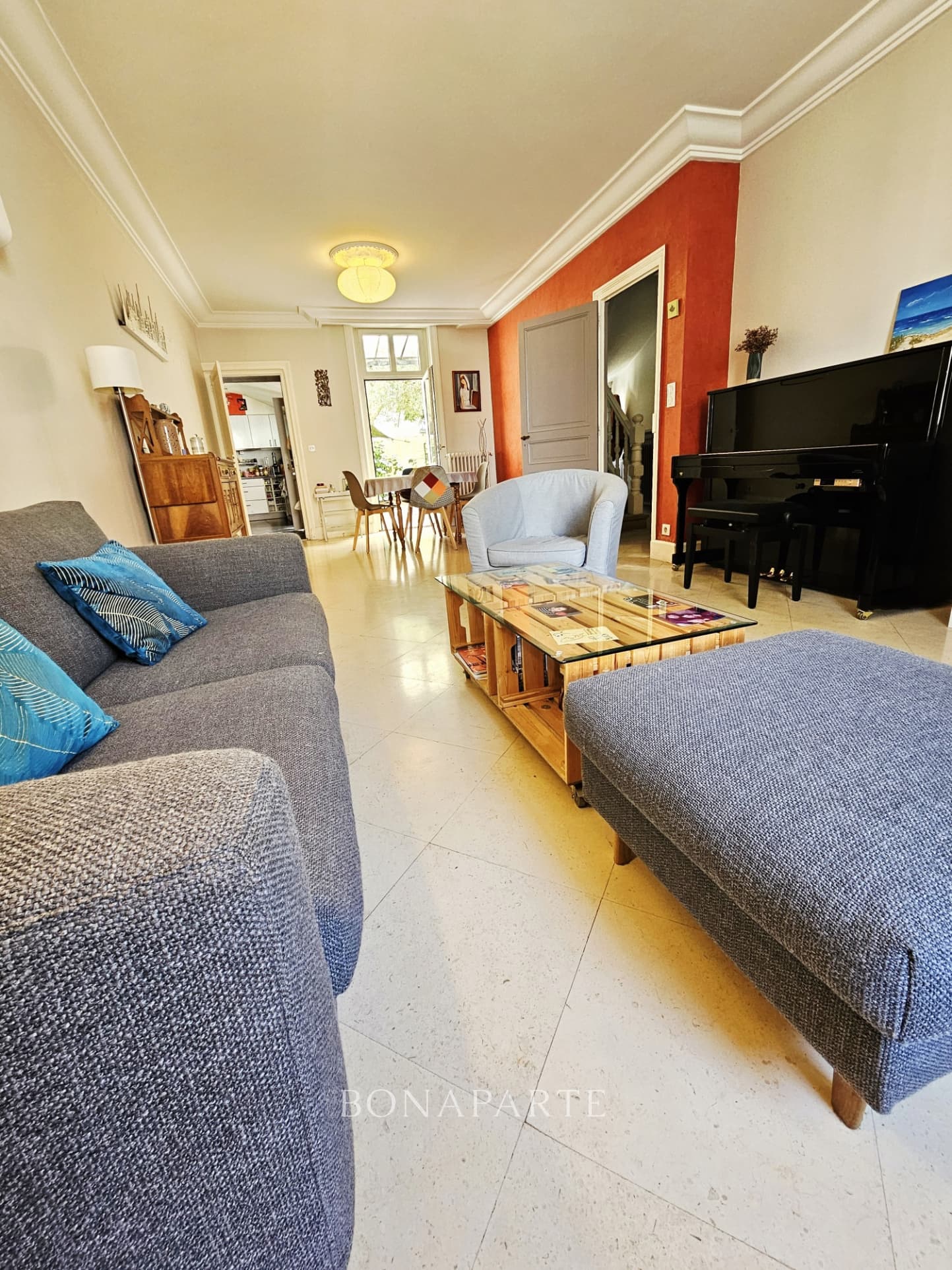 NEW EXCLUSIVE/ NEAR MARKET AND STATION/ OLD PAVILION 6 BEDRO