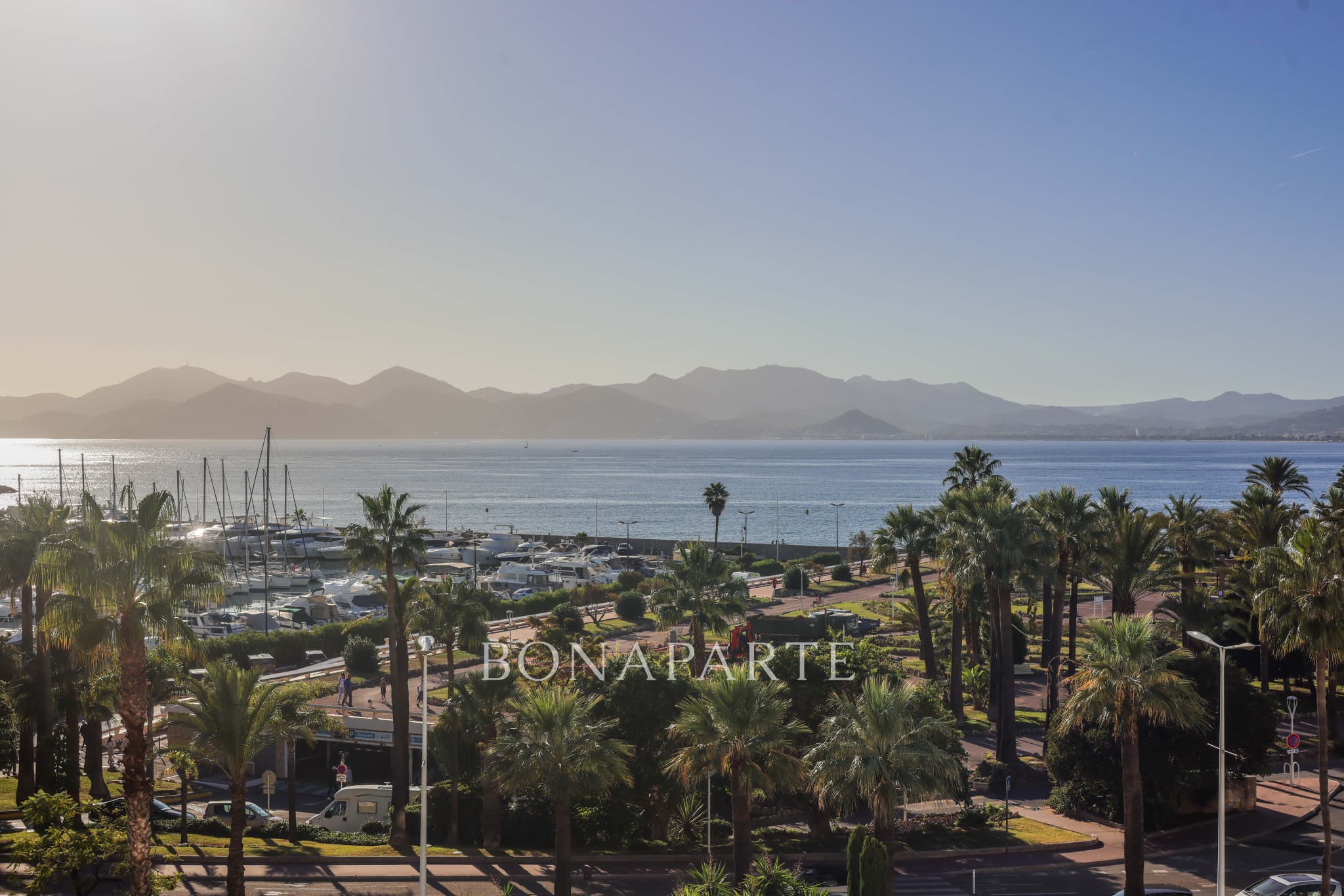 CANNES - LA CROISETTE  T4 VUE MER