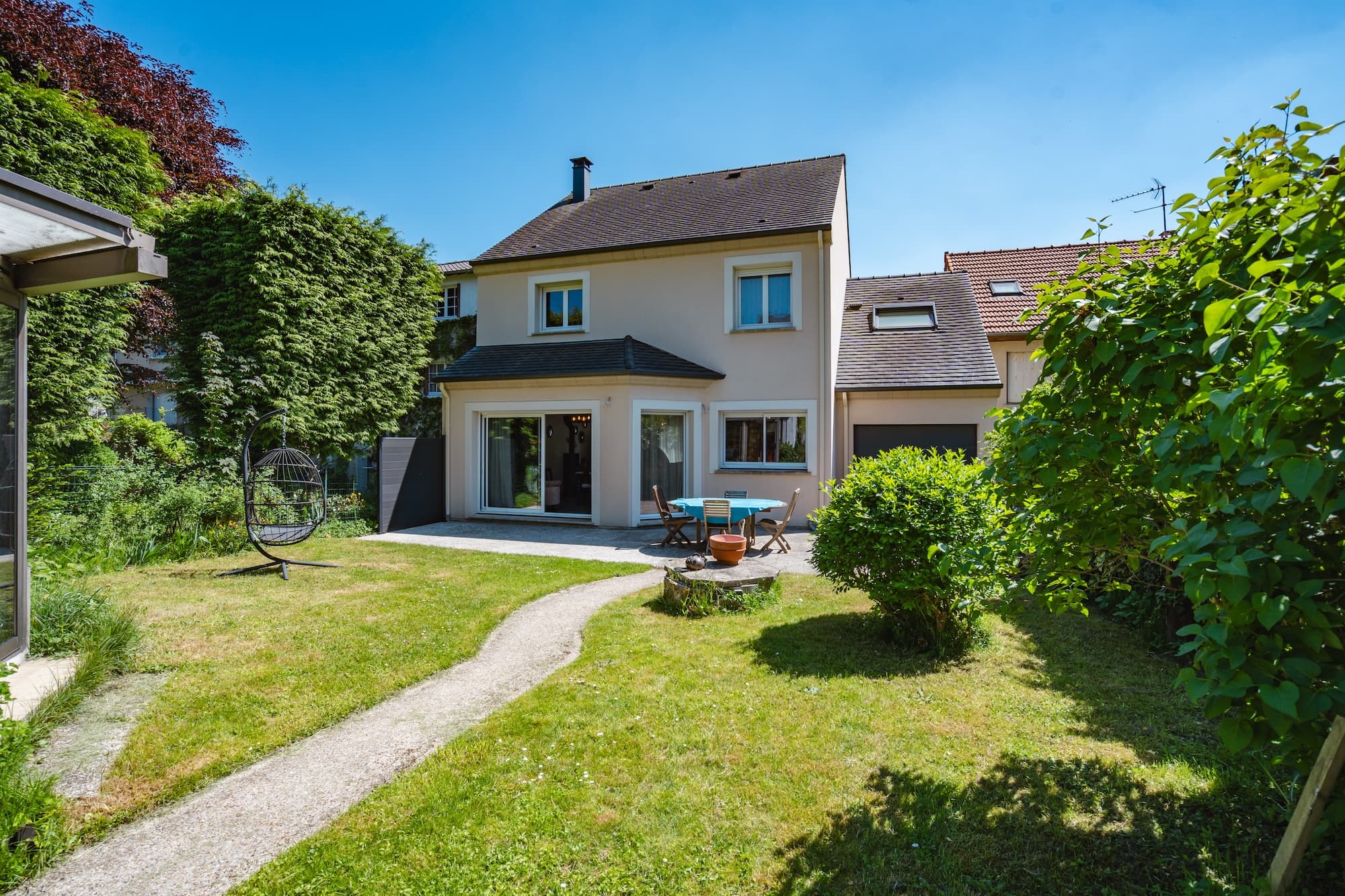 Maison Familiale 200m2-6 pièces-4 Chambres- LES CLAYES-SOUS-