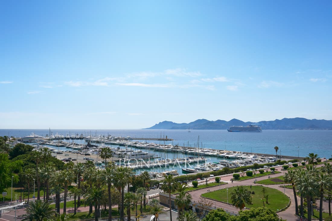 CANNES   La Croisette - Vue MER - Palais des Dunes