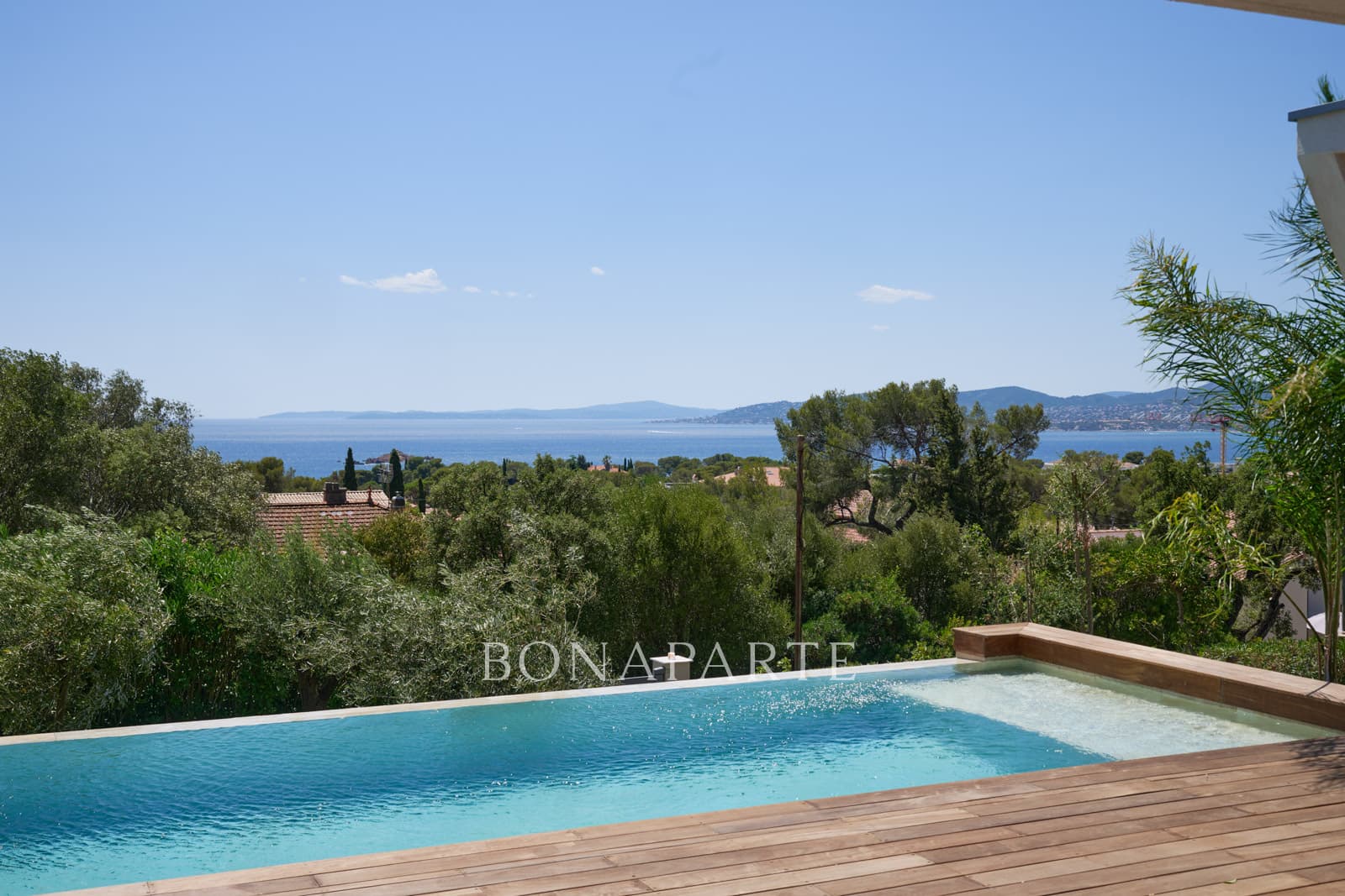 New contemporary villa with panoramic sea view