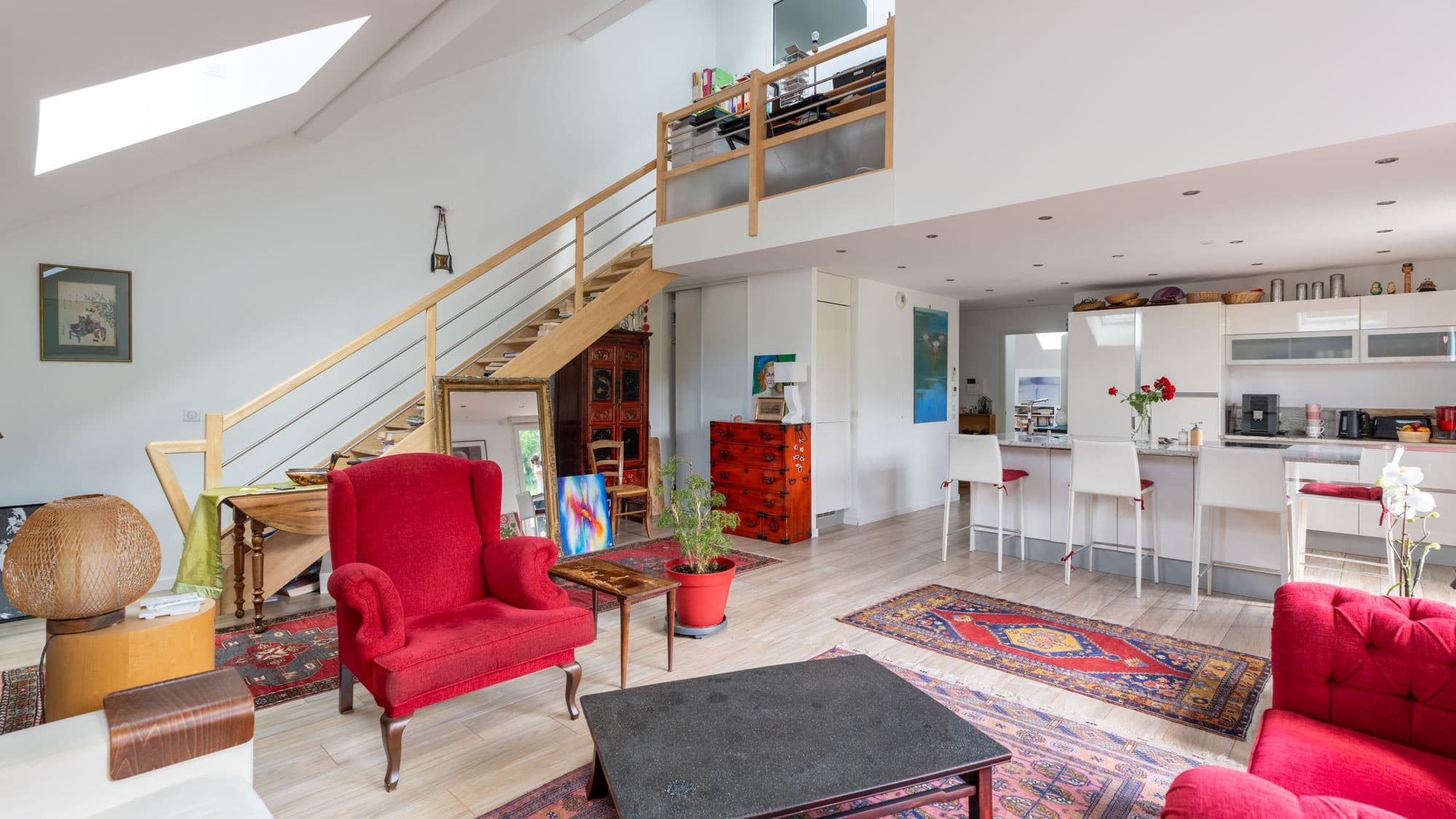 LUMINEUX ET SPACIEUX T4 DUPLEX DE 117M2 UTILES, AUCUN VIS À