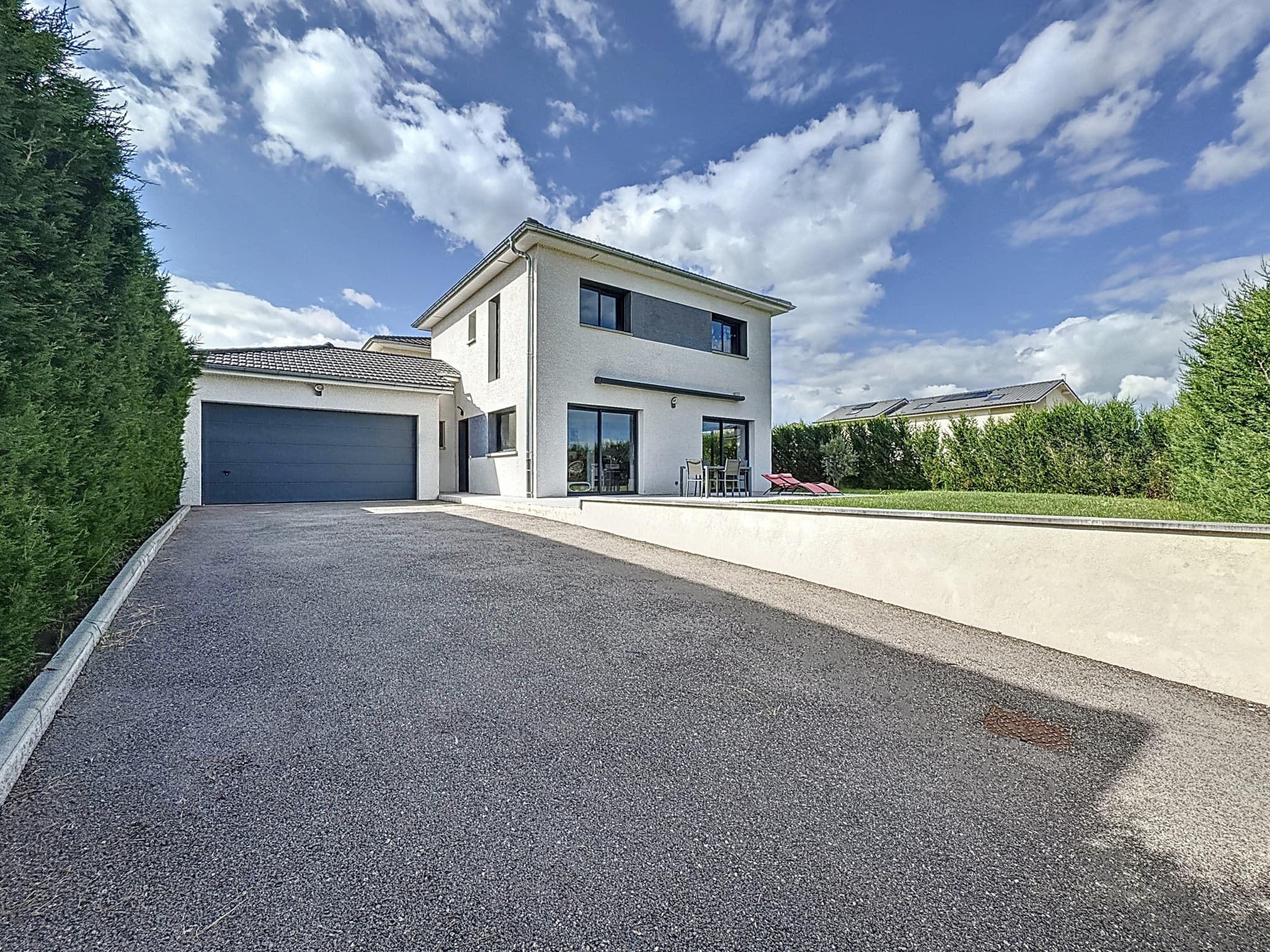 Maison contemporaine avec terrasse plein sud   Cessy