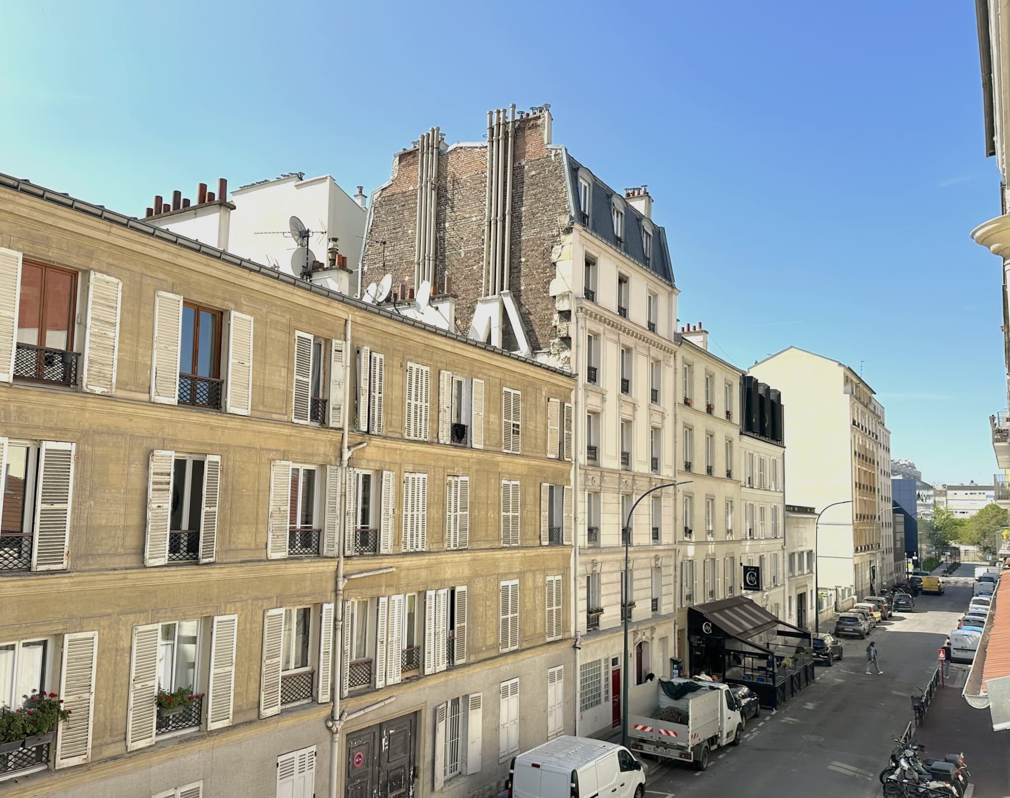 Porte de Clichy   3 pièces calme et lumineux