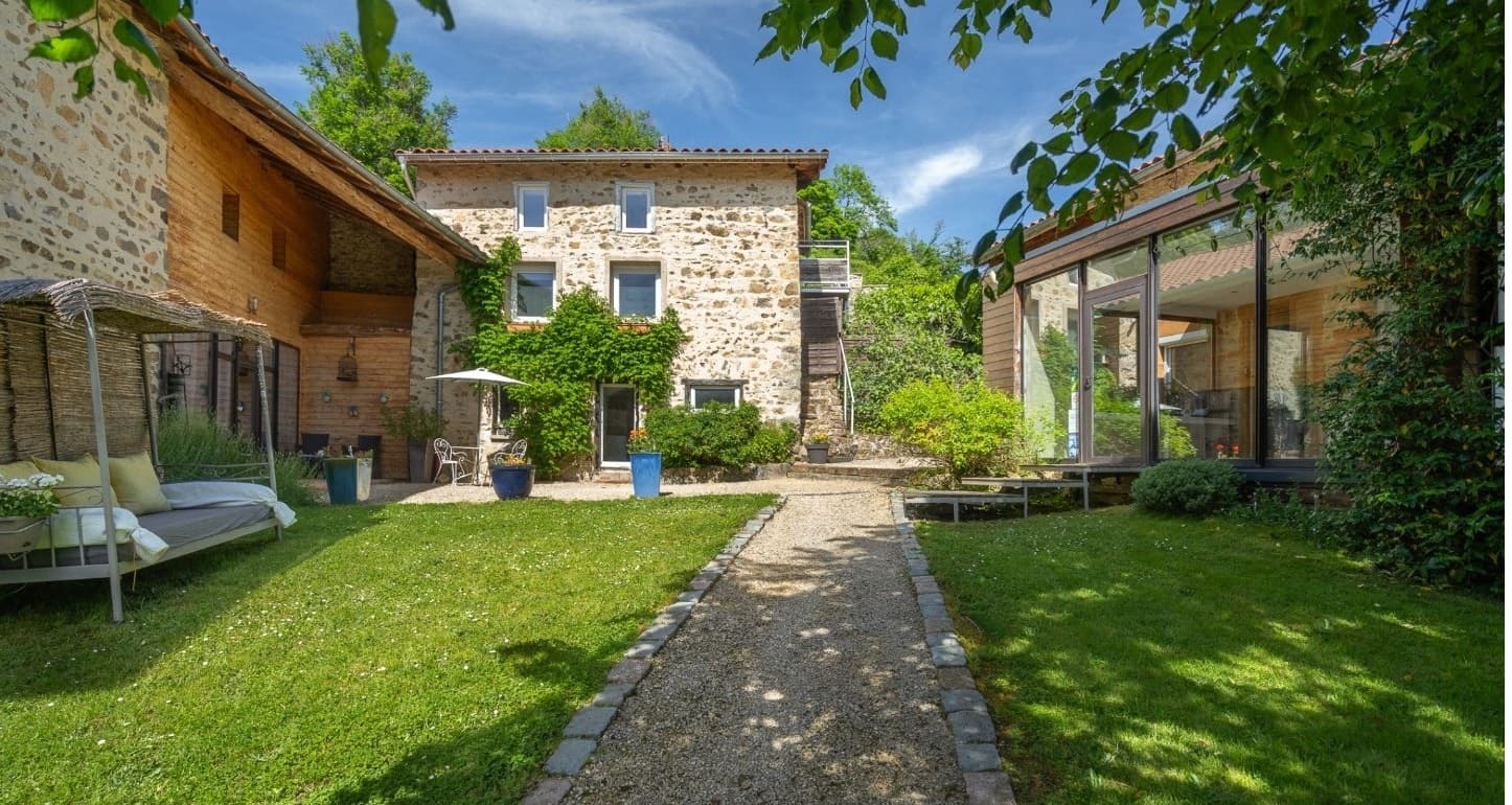 Propriété d'exception avec gîtes et chambres d'hôtes   Vue i