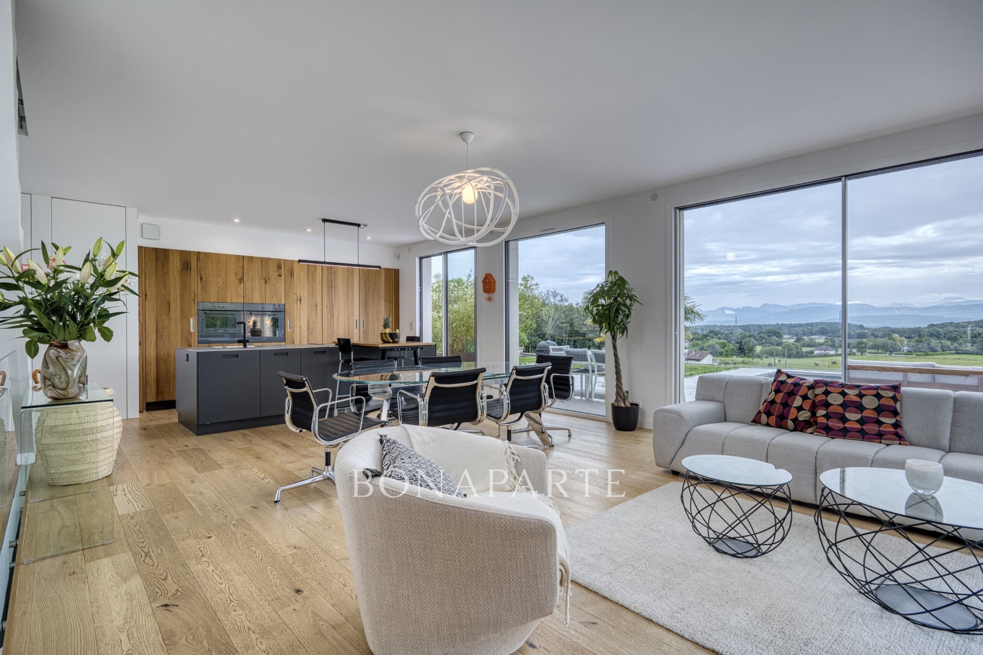 Divonne-les-Bains : villa contemporaine écologique de standi