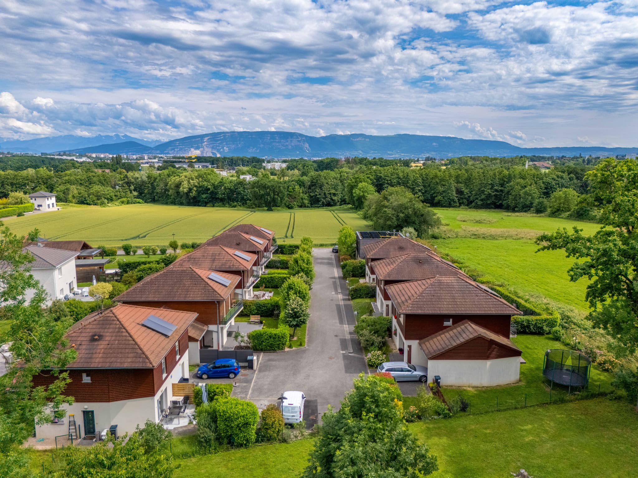 Prévessin-Moëns, Functional detached house with open view