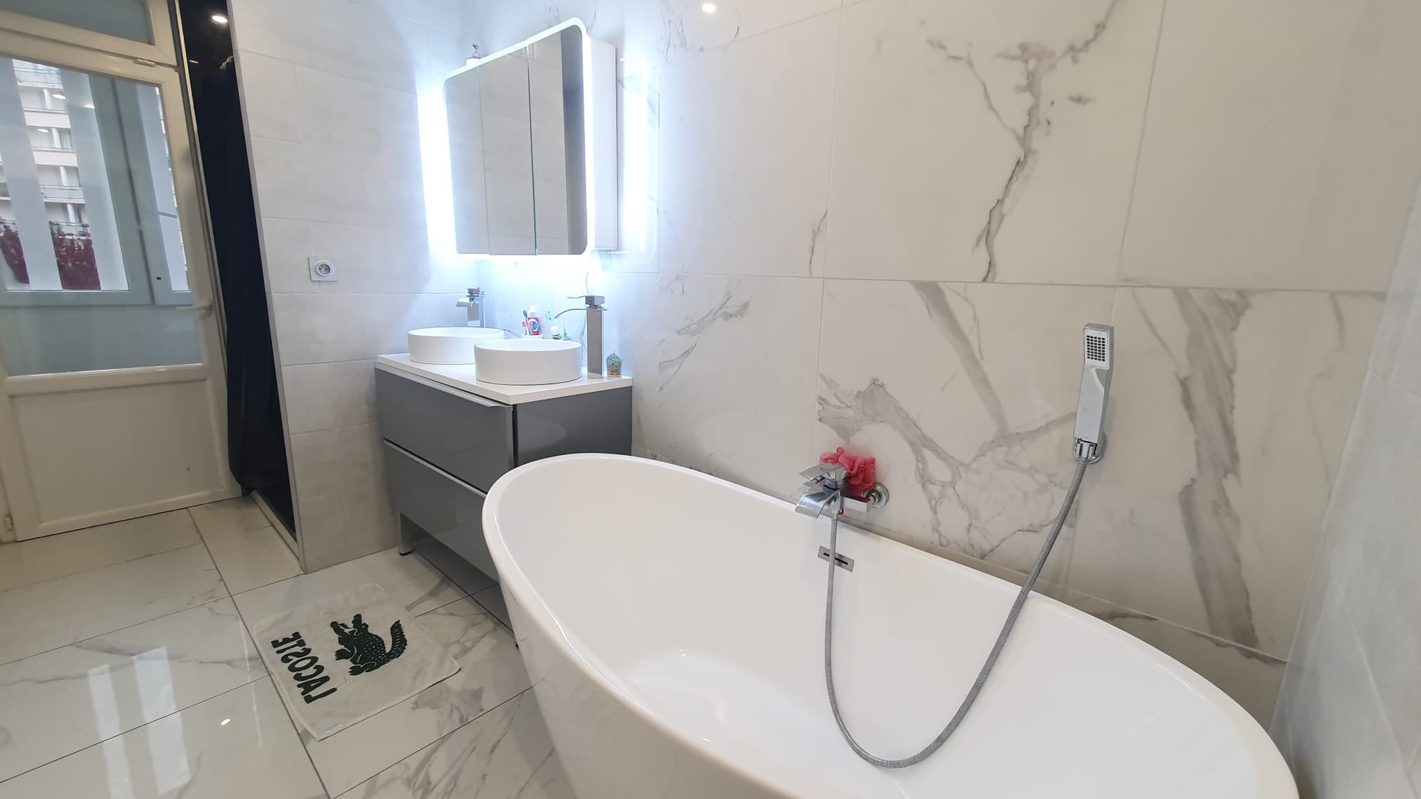 Appartement T5 lumineux avec balcons, parking et cave