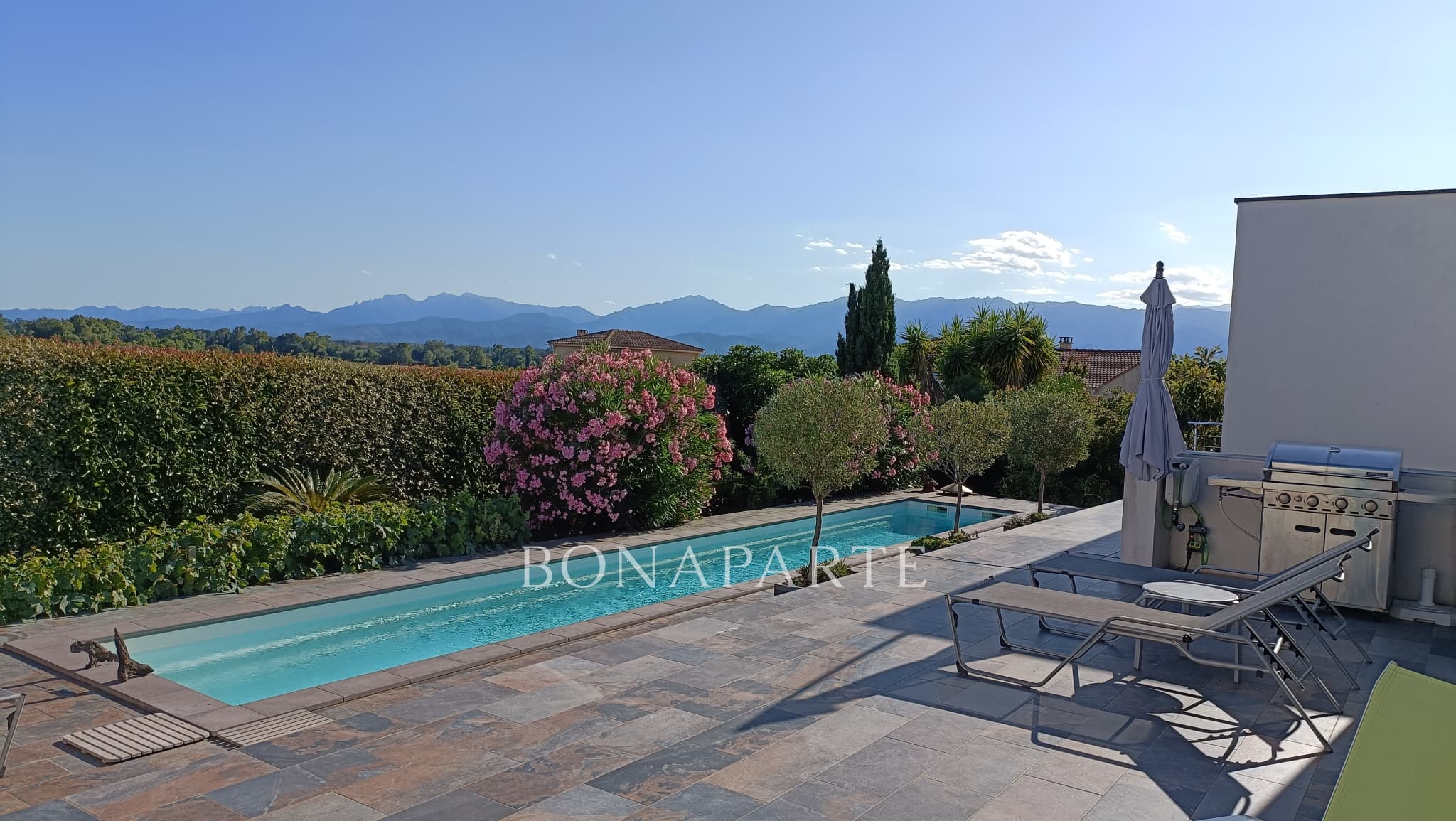 Villa d'architecte récente de style Californien proche du si