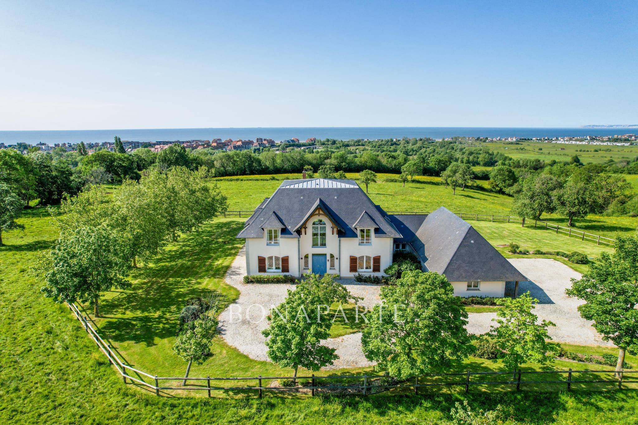 Exceptional Property with Panoramic Sea View