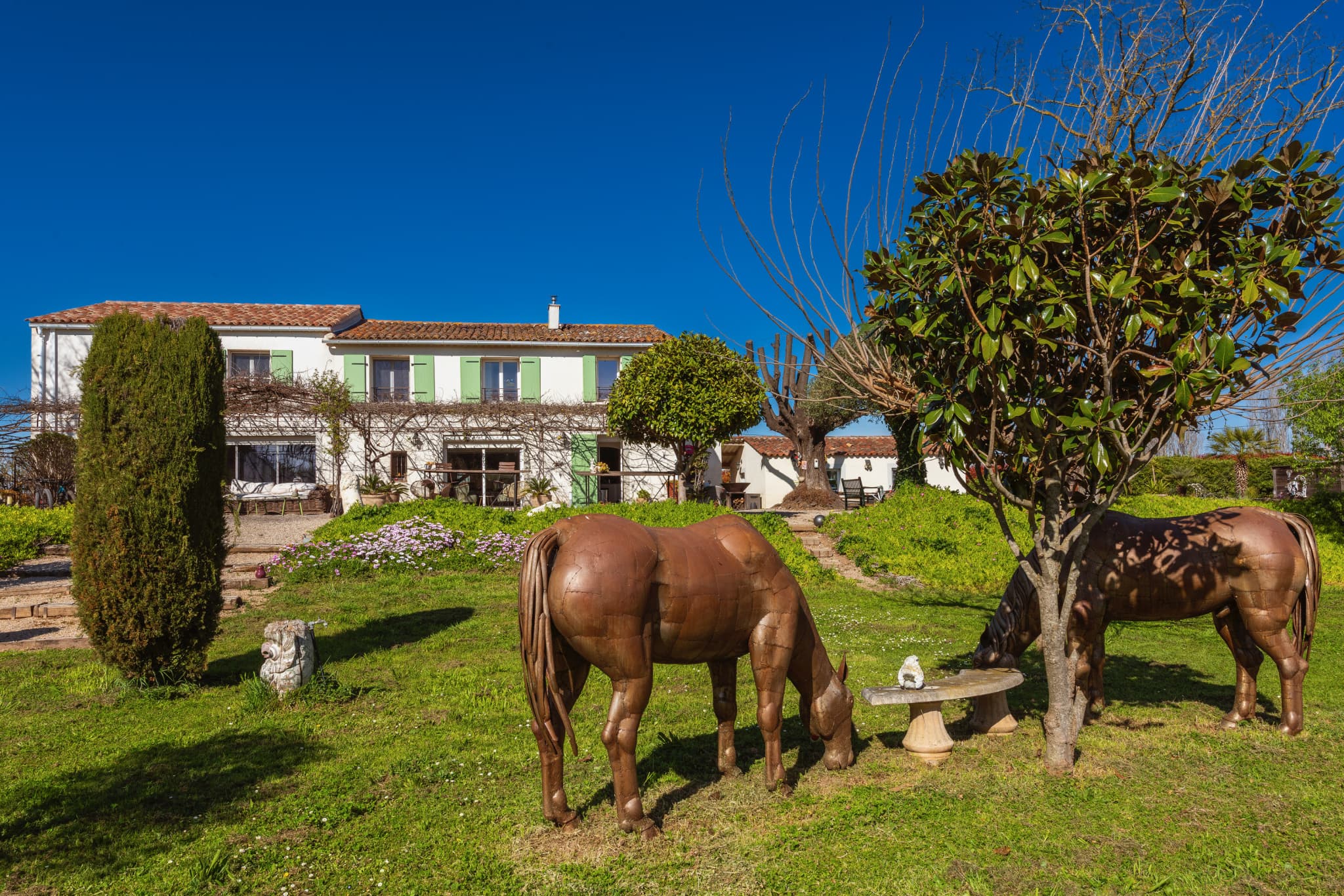 Maison traditionnelle en pleine nature et à proximité des co