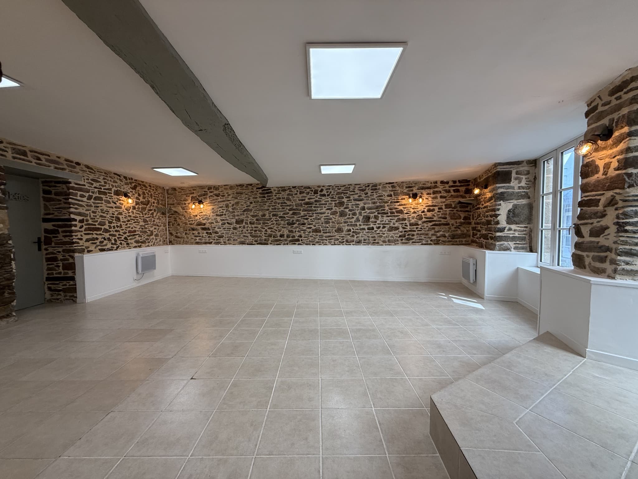 Two professional premises of approximately 60 m2 each.