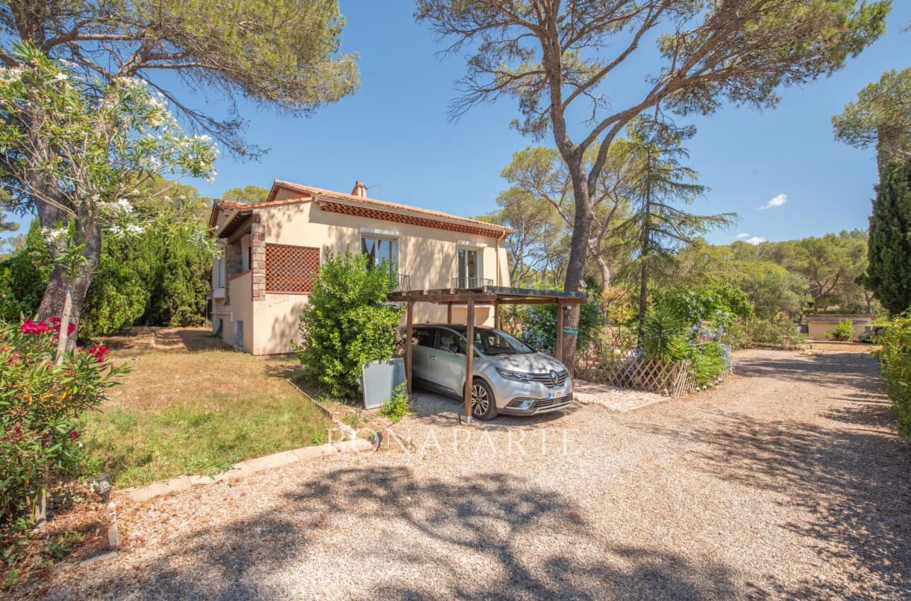 NEW - SAINT-RAPHAËL / VIEUX VALESCURE VILLA ON 1300 M2 OF LA