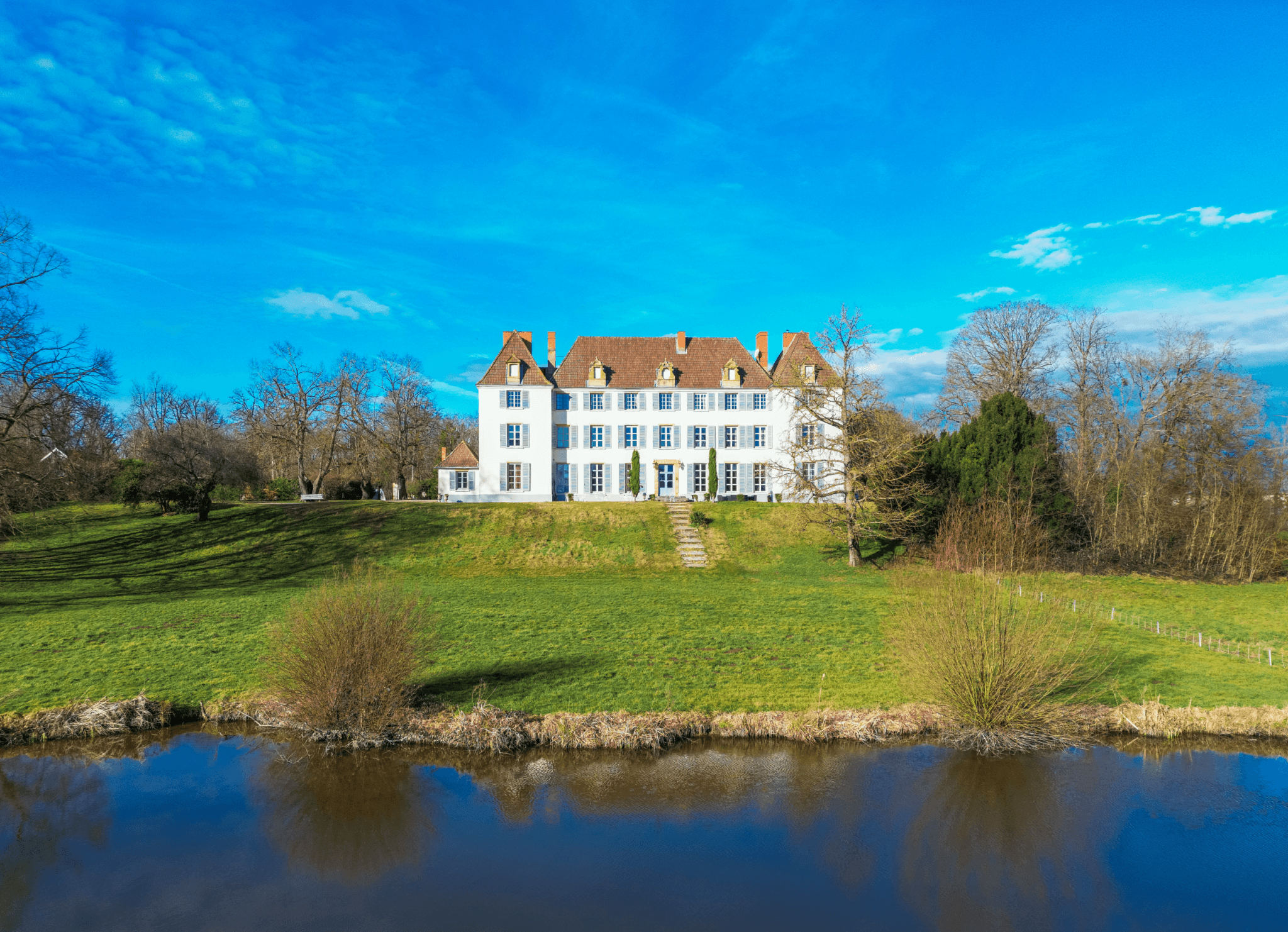 Château du XVIe siècle avec salles de réception et gîtes