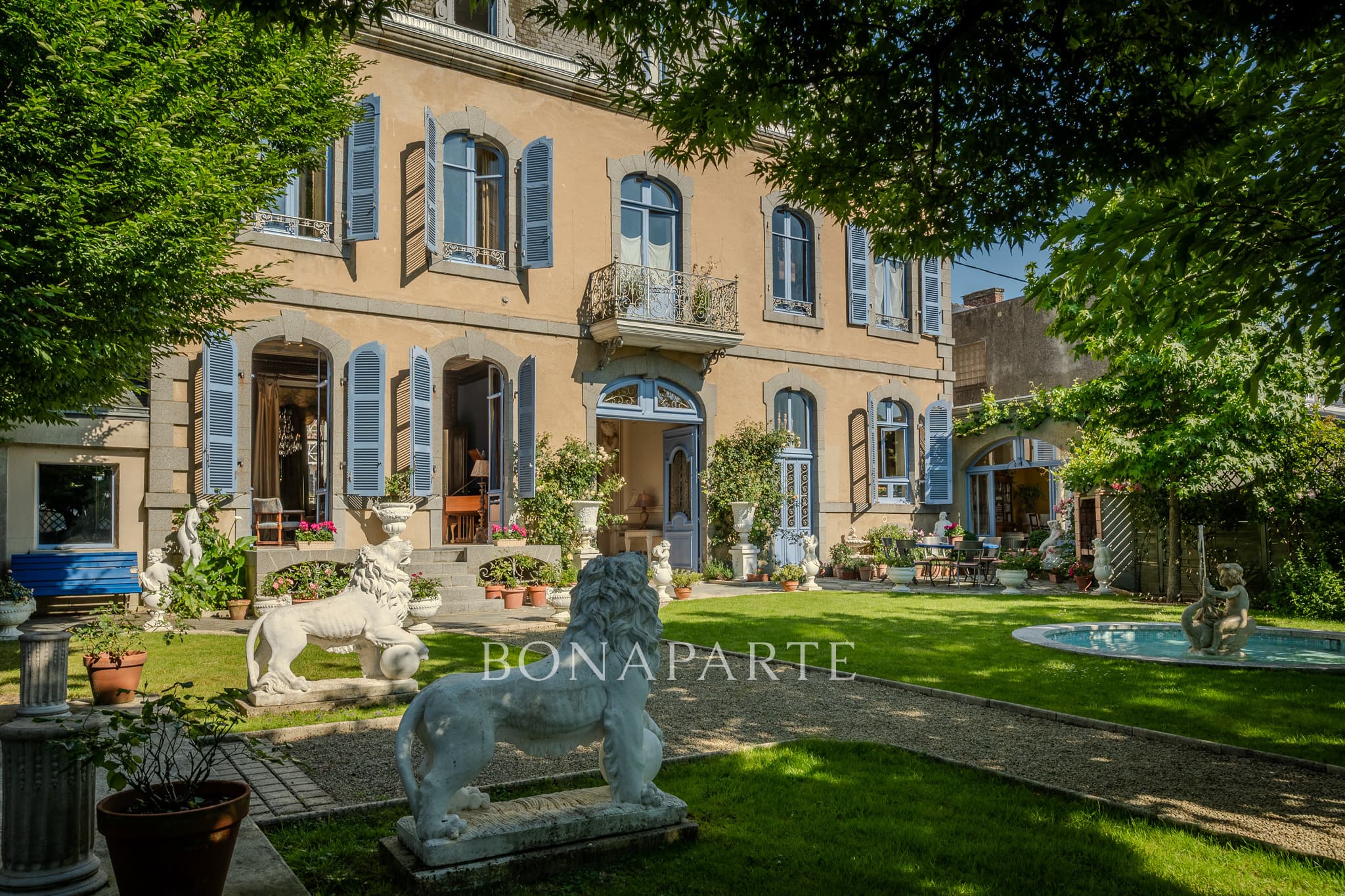 Hotel particulier du 19e entièrement rénové