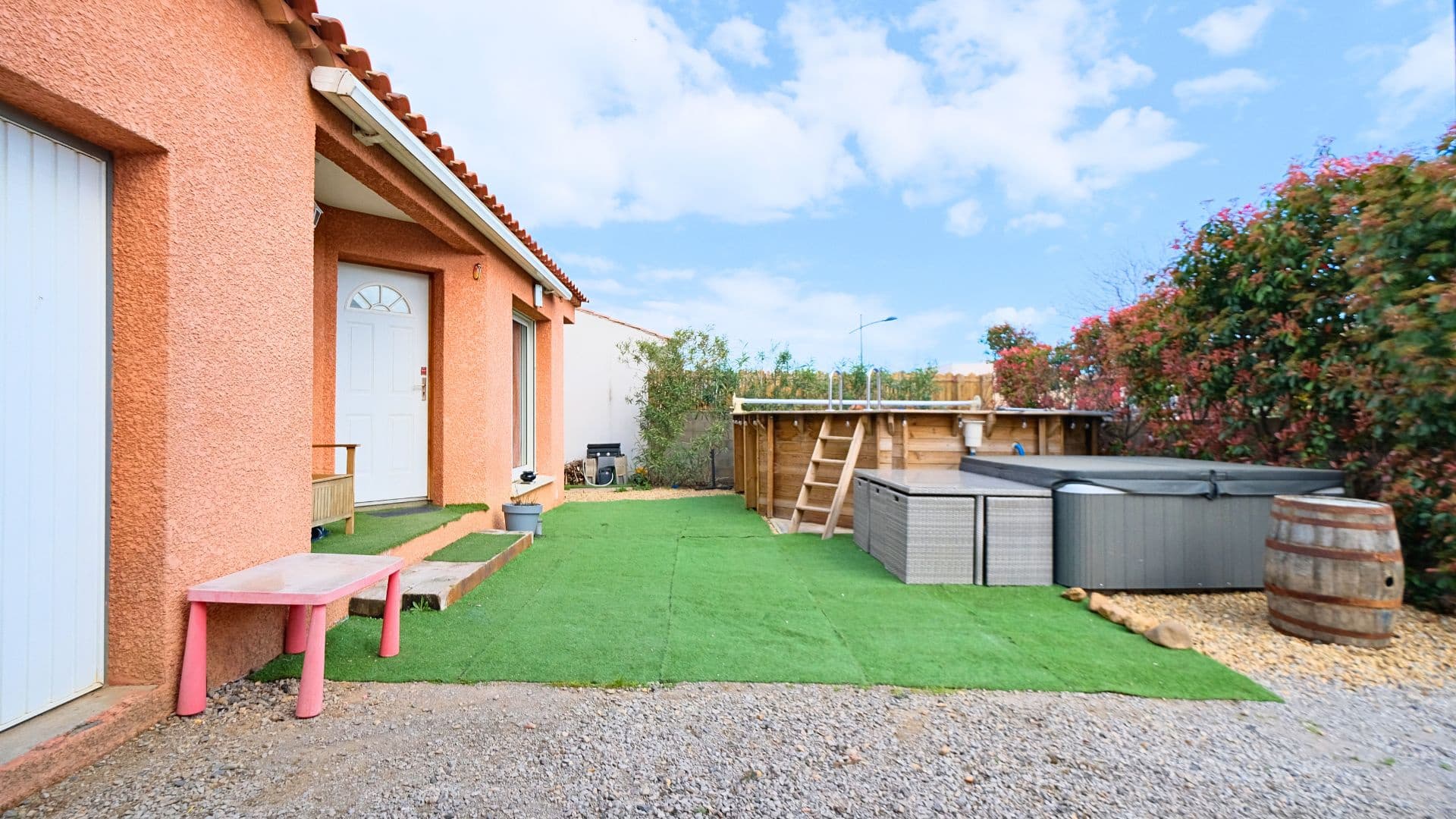 Sauvian   Maison de plain-pied avec garage et jardin   Idéal