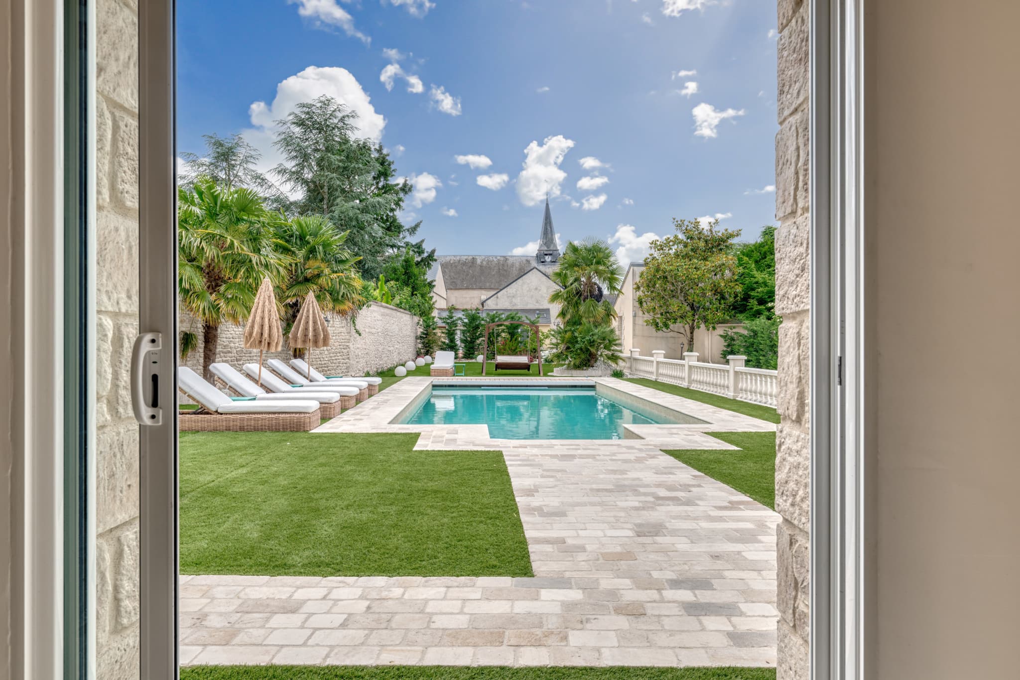 Looking for a high-end second home, 1.5 hours from Paris and