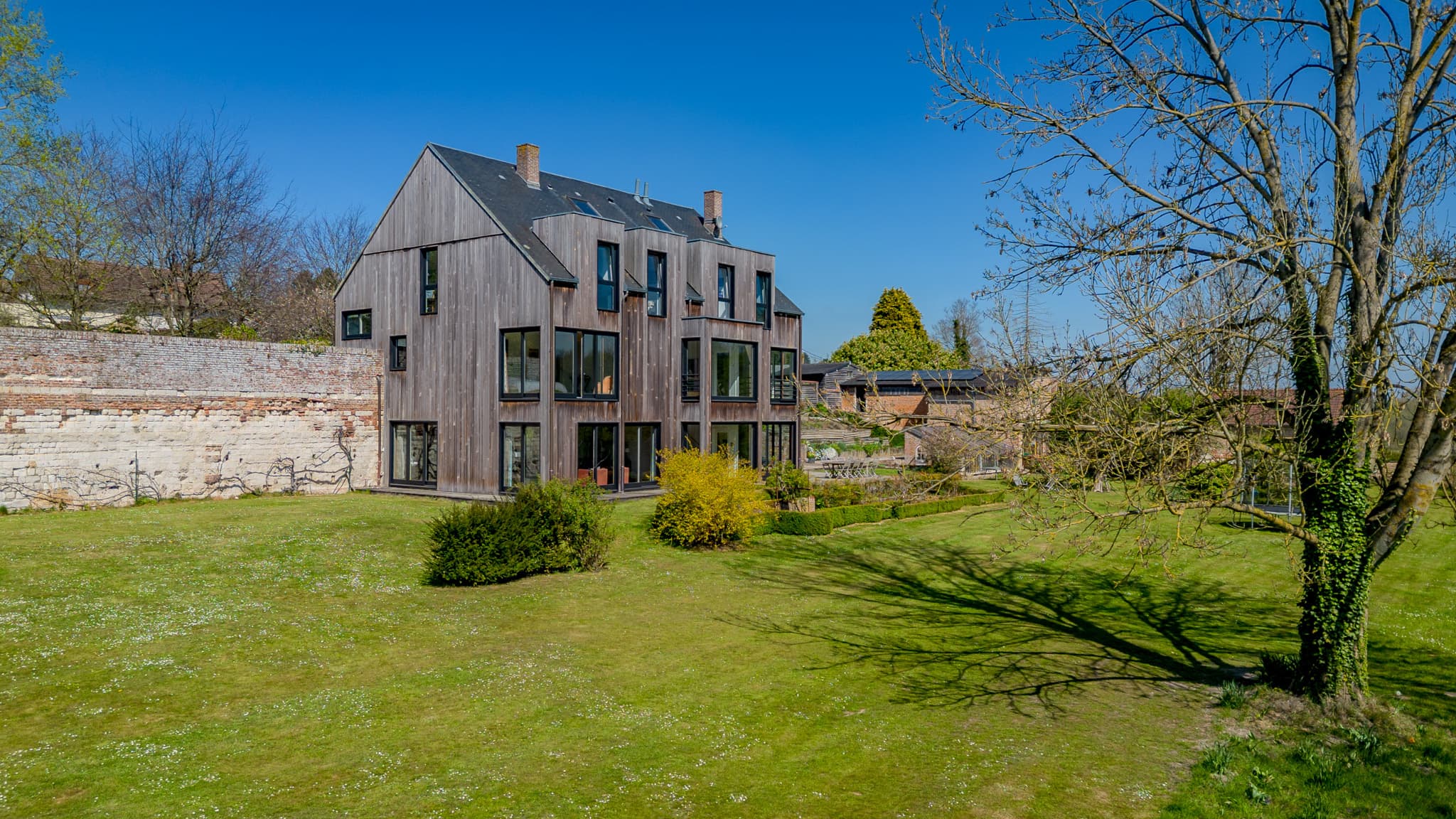 Maison avec dépendances