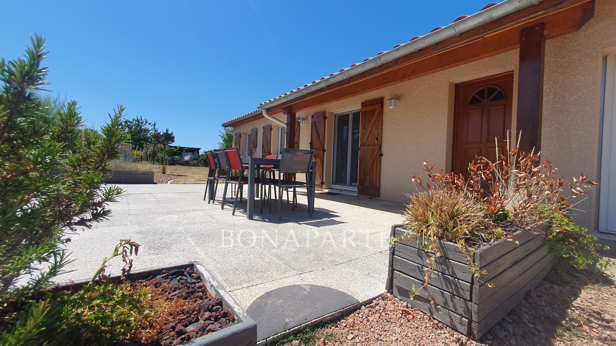 Maison de plain-pied sur son magnifique terrain paysagé