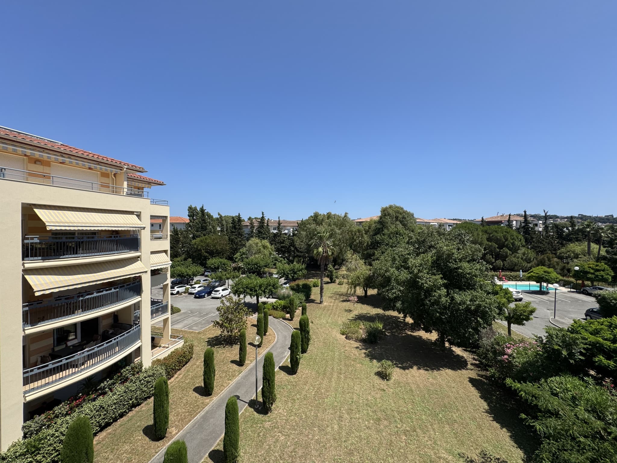 NOUVEAUTÉ! FRÉJUS AUX PORTES DE SAINT-RAPHAËL, 4 PIÈCES+ TER