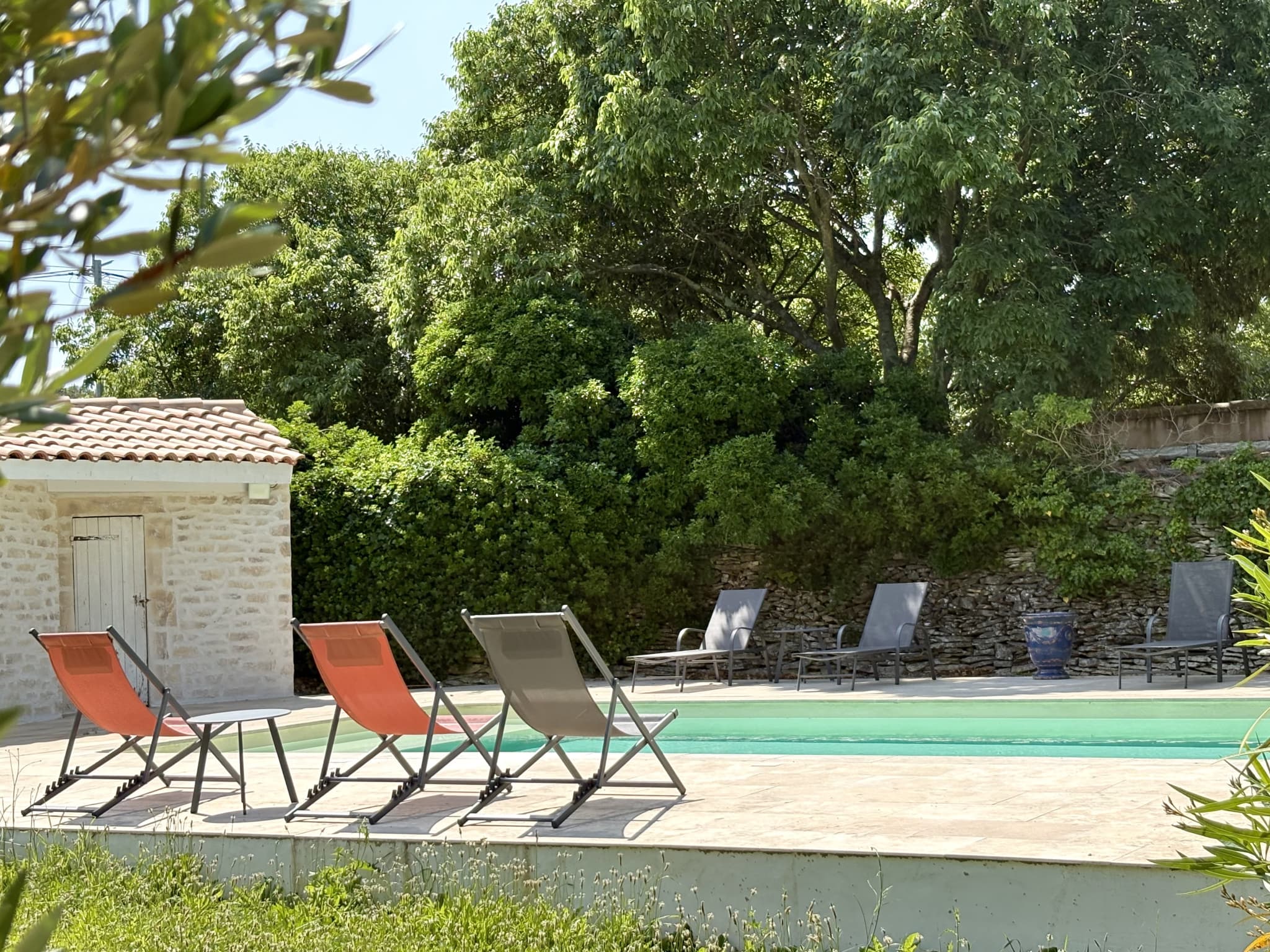 P6 house with swimming pool and large wooded grounds   La Pl