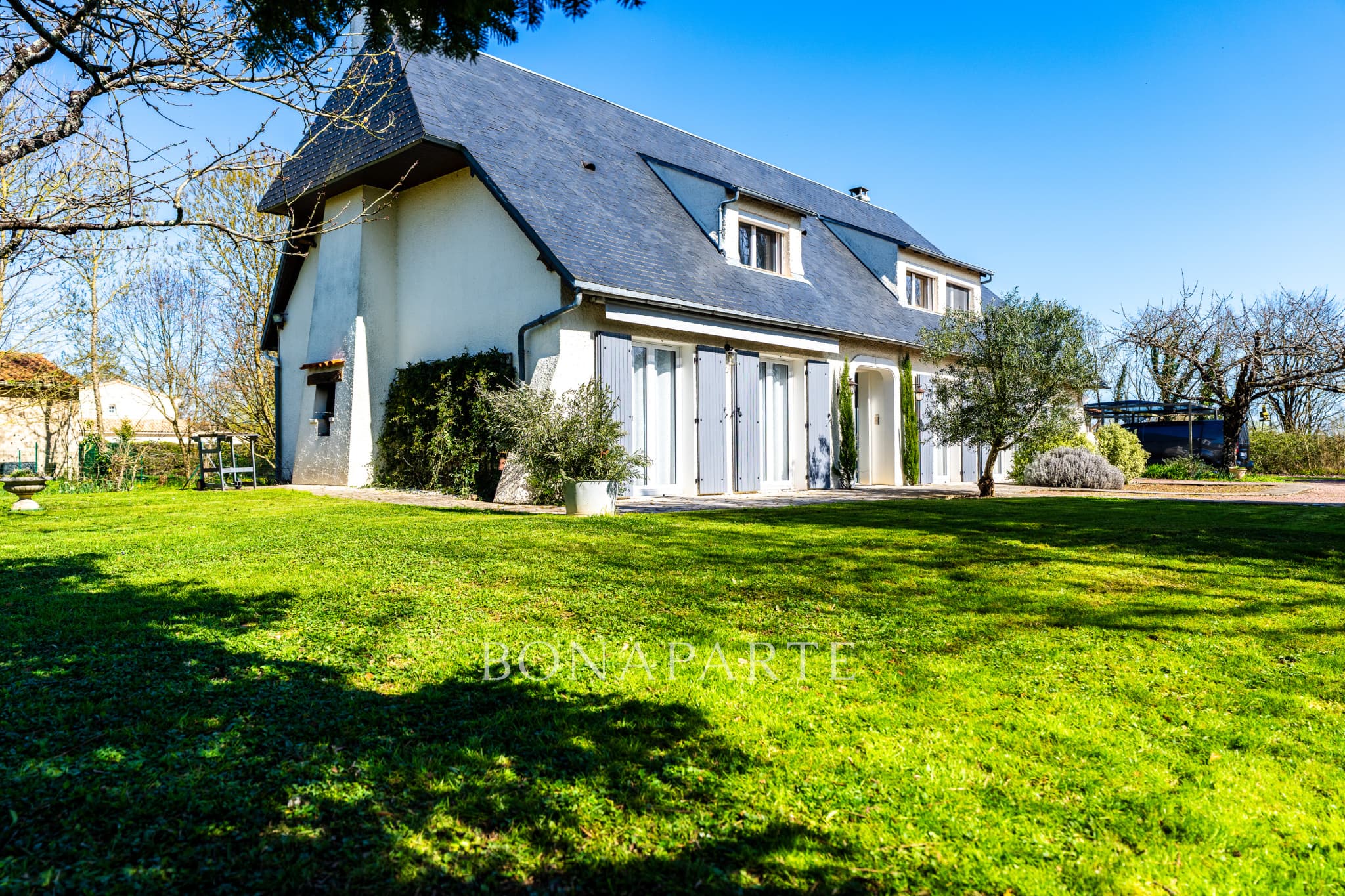 Confort contemporain et art de vivre : belle maison familial