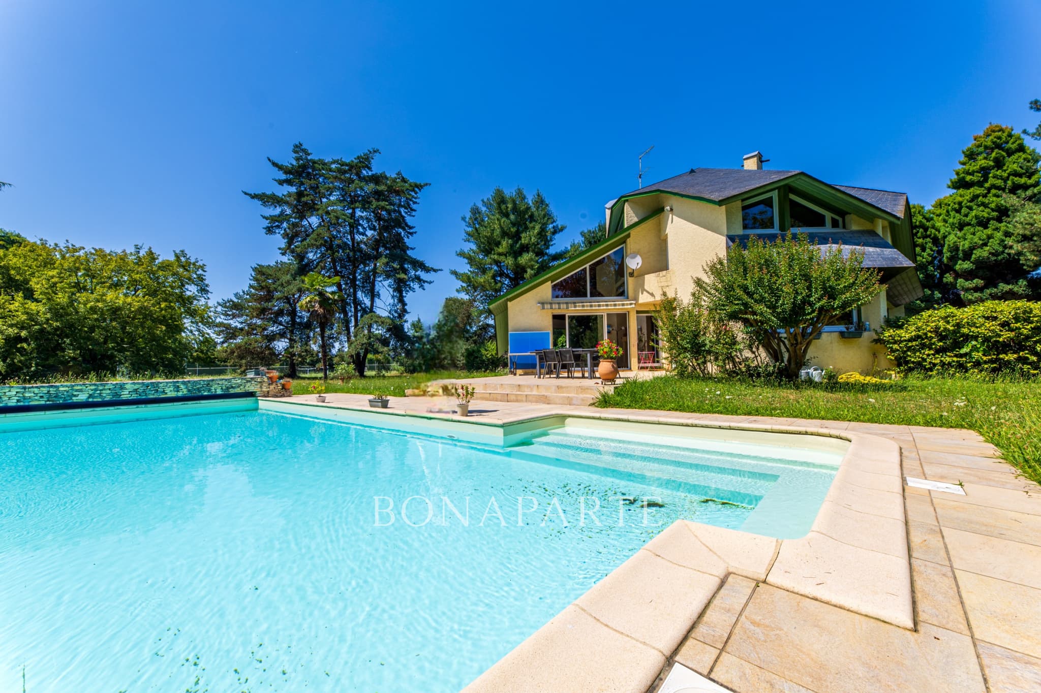 Esprit campagne à deux pas de Pau   Maison d'architecte avec